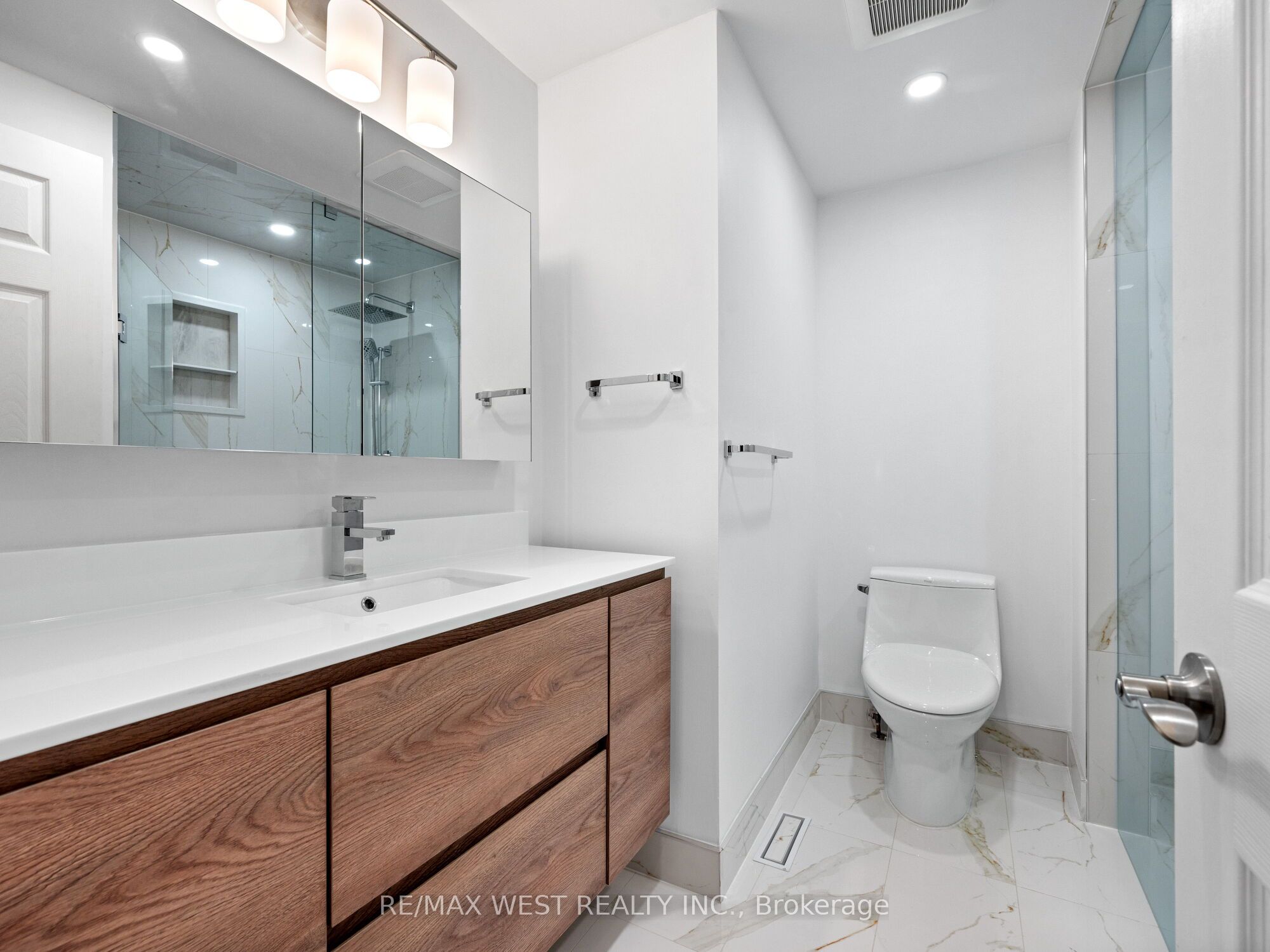 #7 - 4165 Fieldgate Drive Property Photo 32