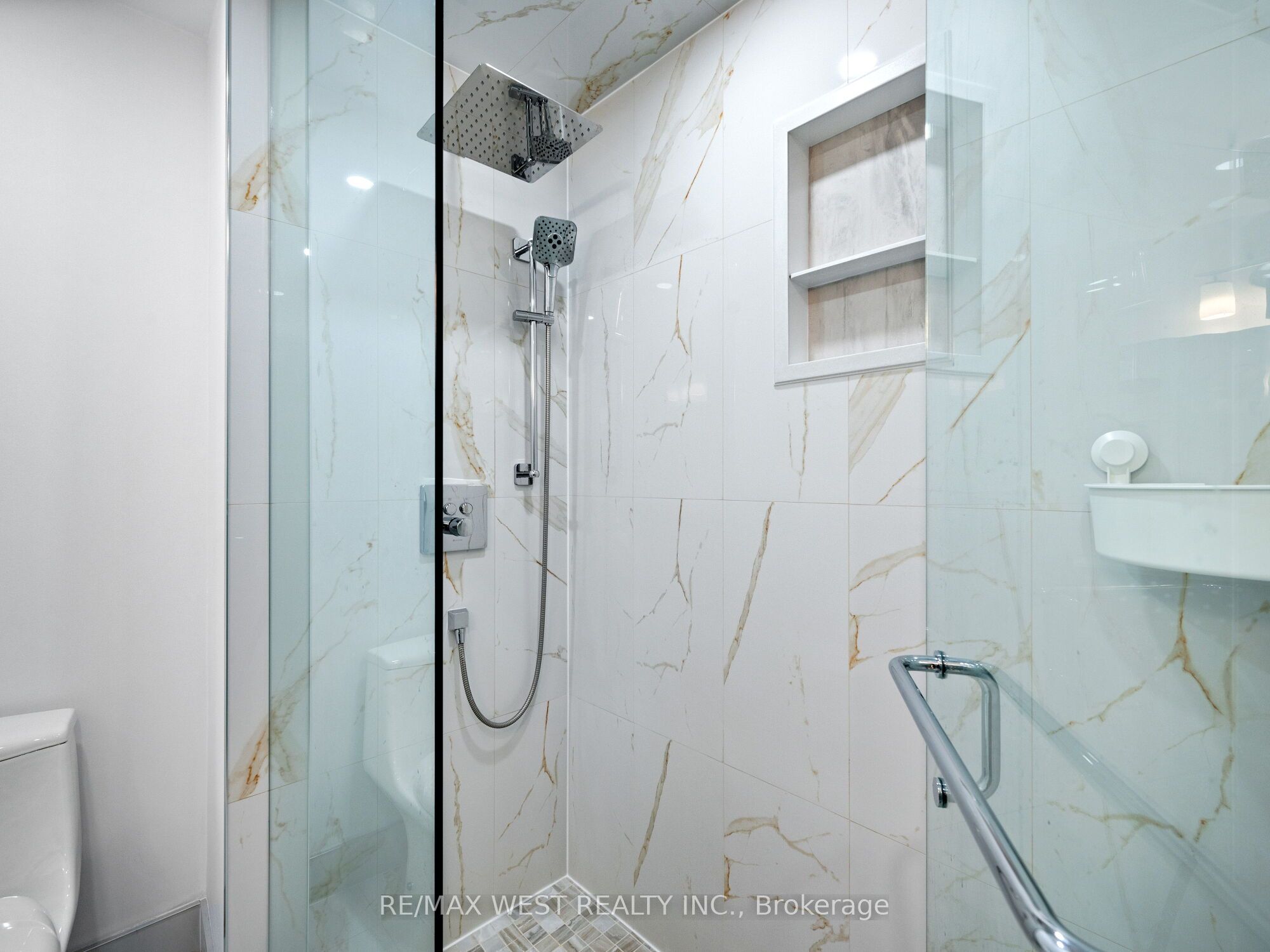 #7 - 4165 Fieldgate Drive Property Photo 34