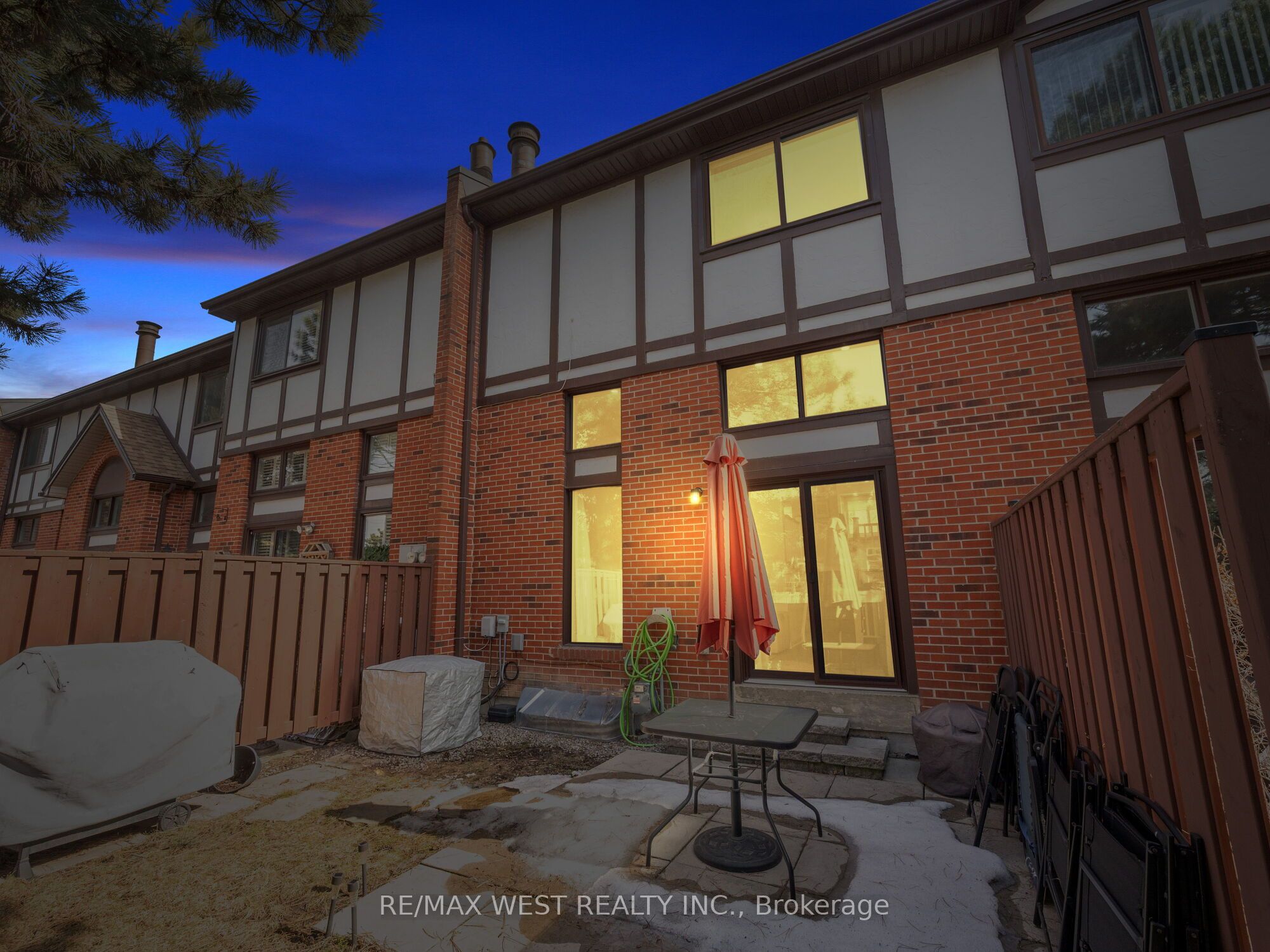 #7 - 4165 Fieldgate Drive Property Photo 44