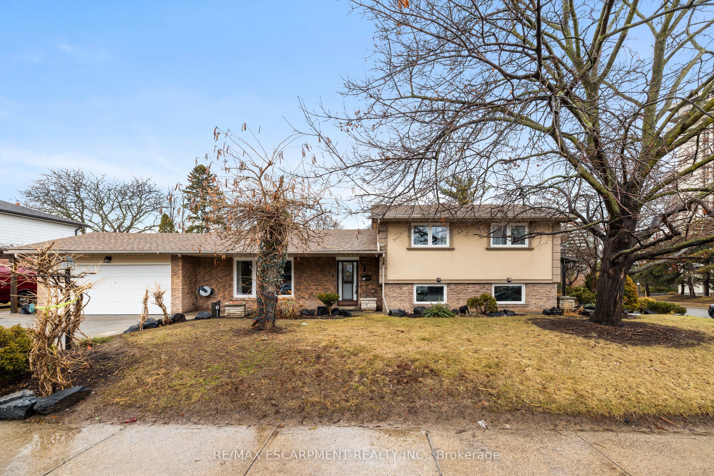 1045 Bloor Street Property Photo 1
