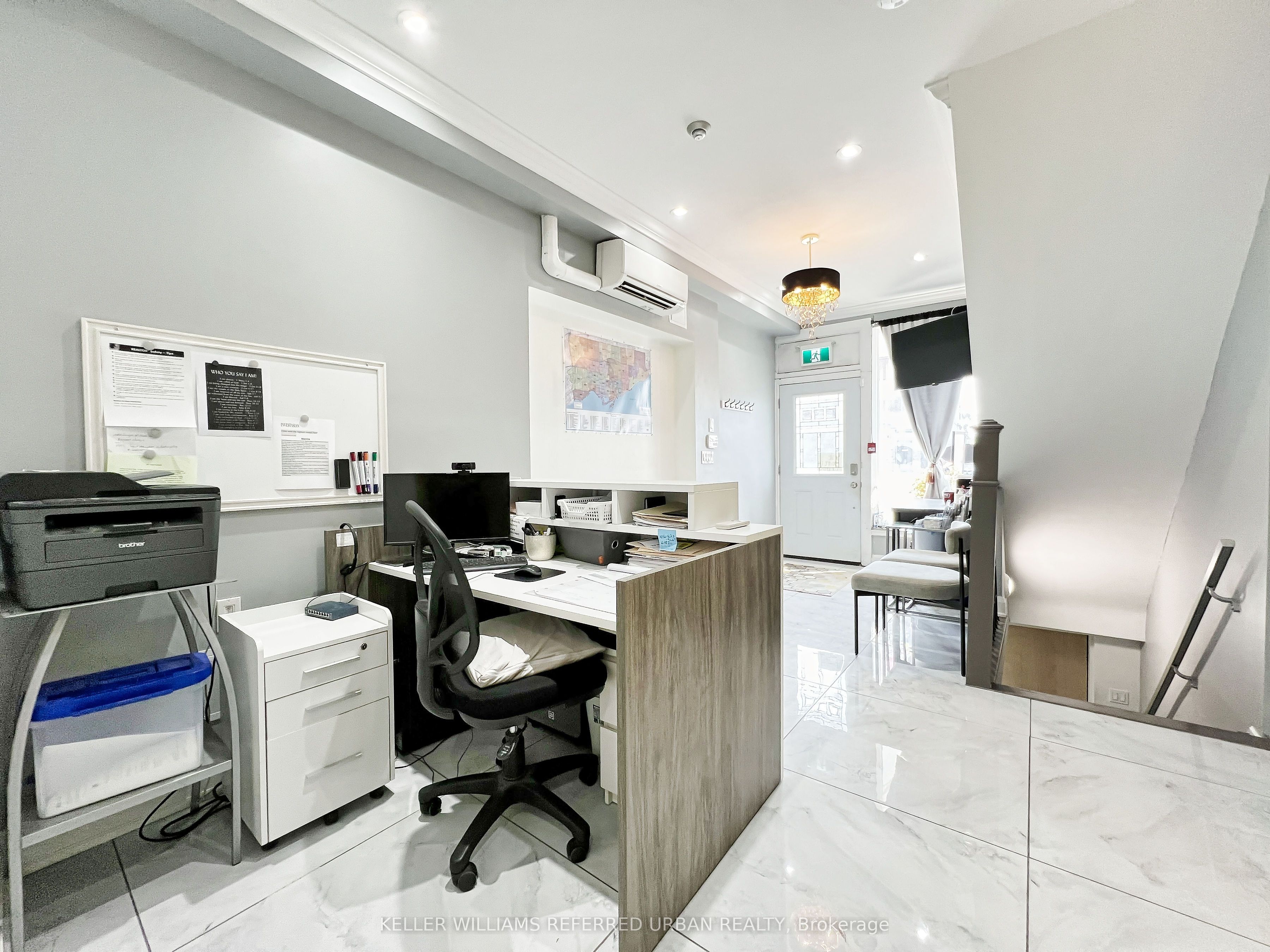 2544 Eglinton Avenue Property Photo 2