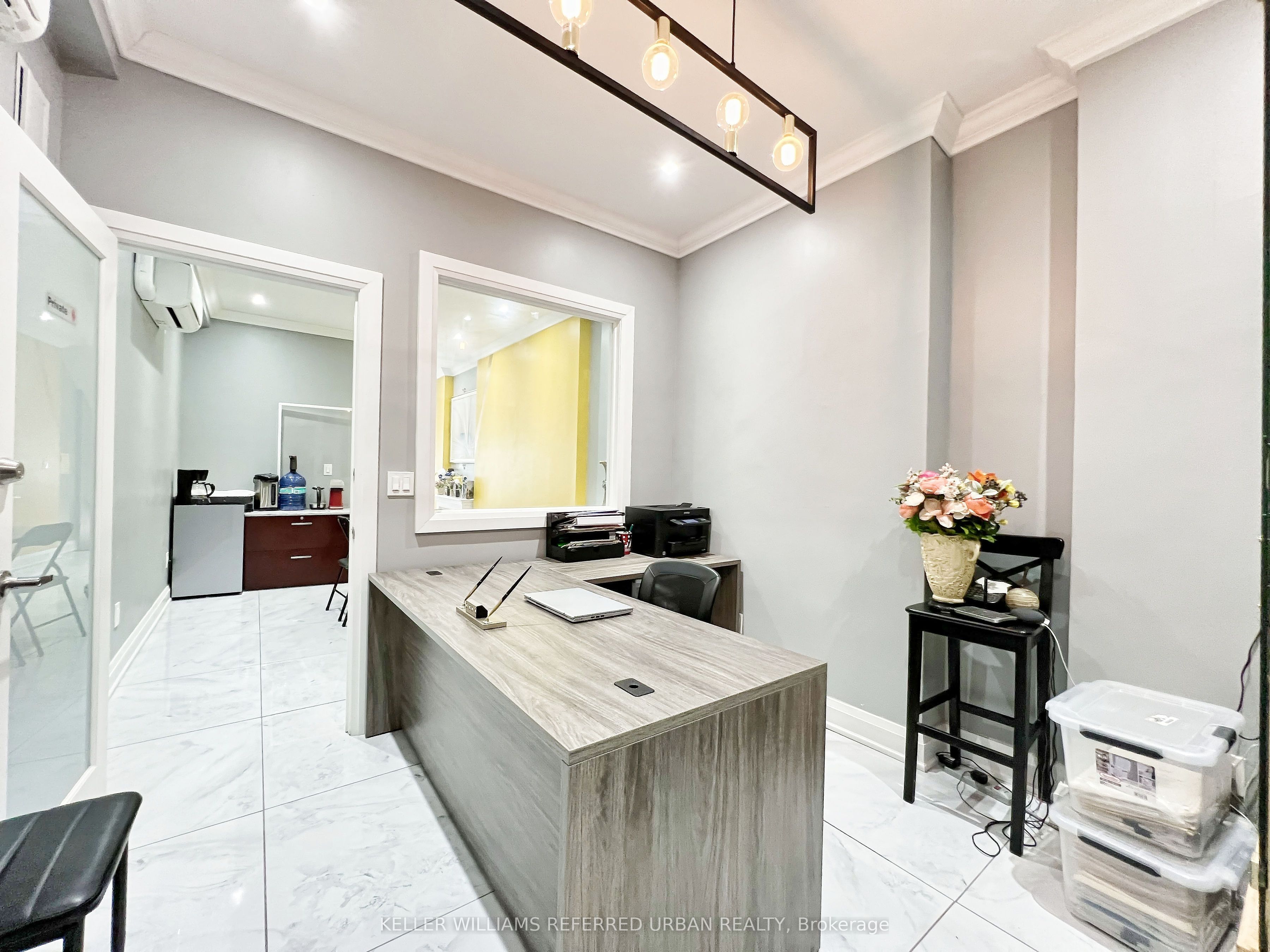 2544 Eglinton Avenue Property Photo 3