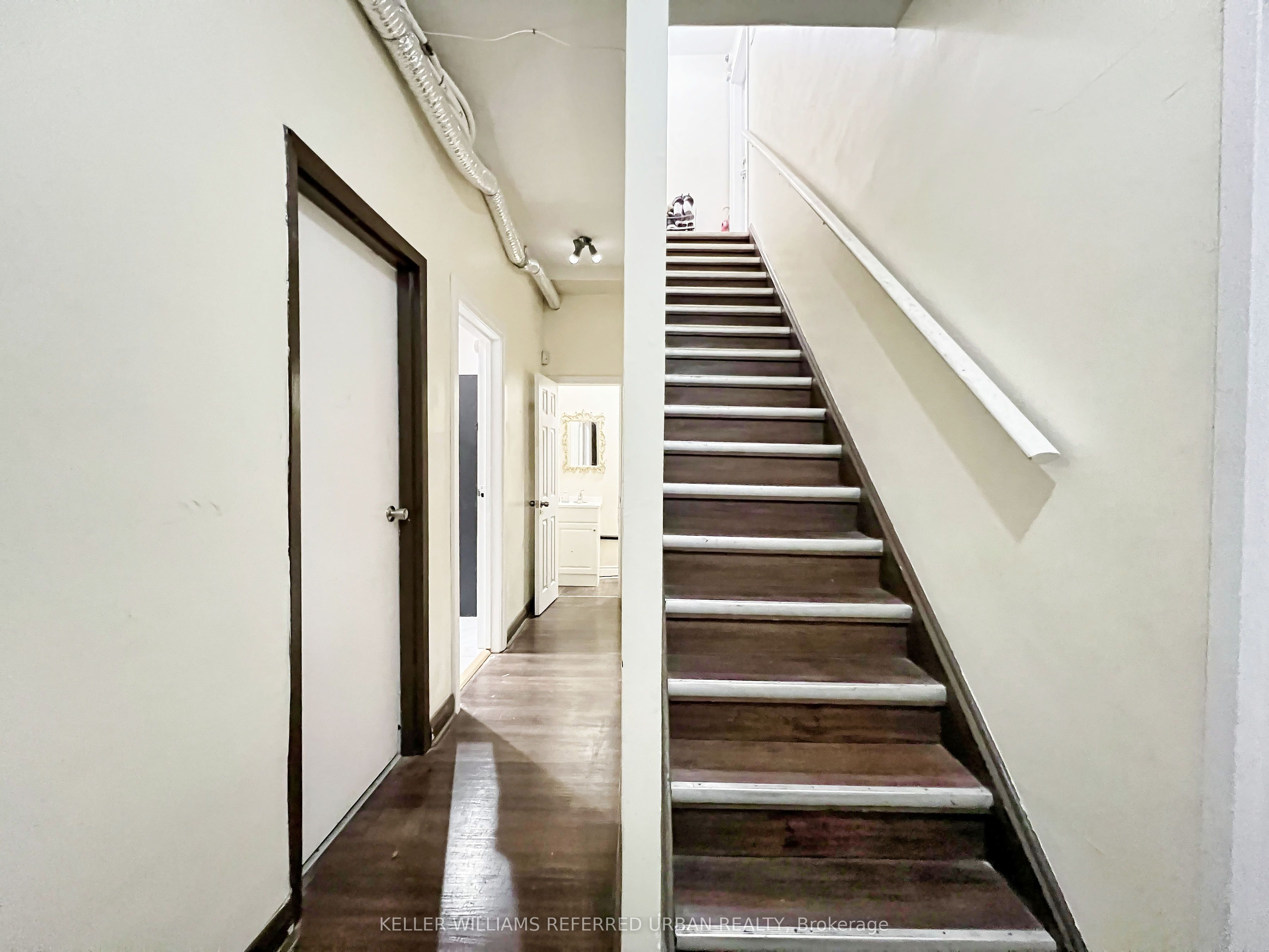 2544 Eglinton Avenue Property Photo 6