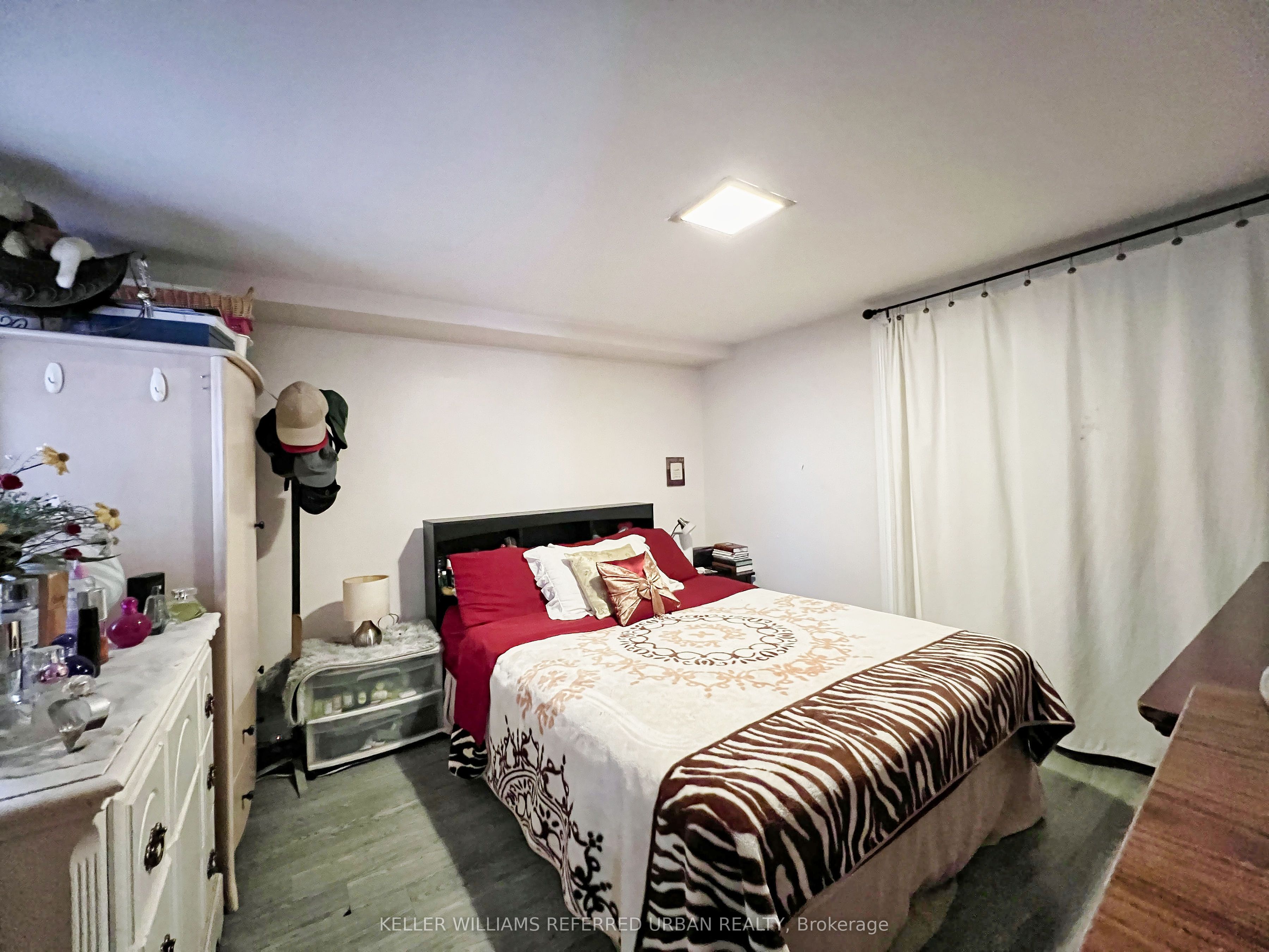 2544 Eglinton Avenue Property Photo 8