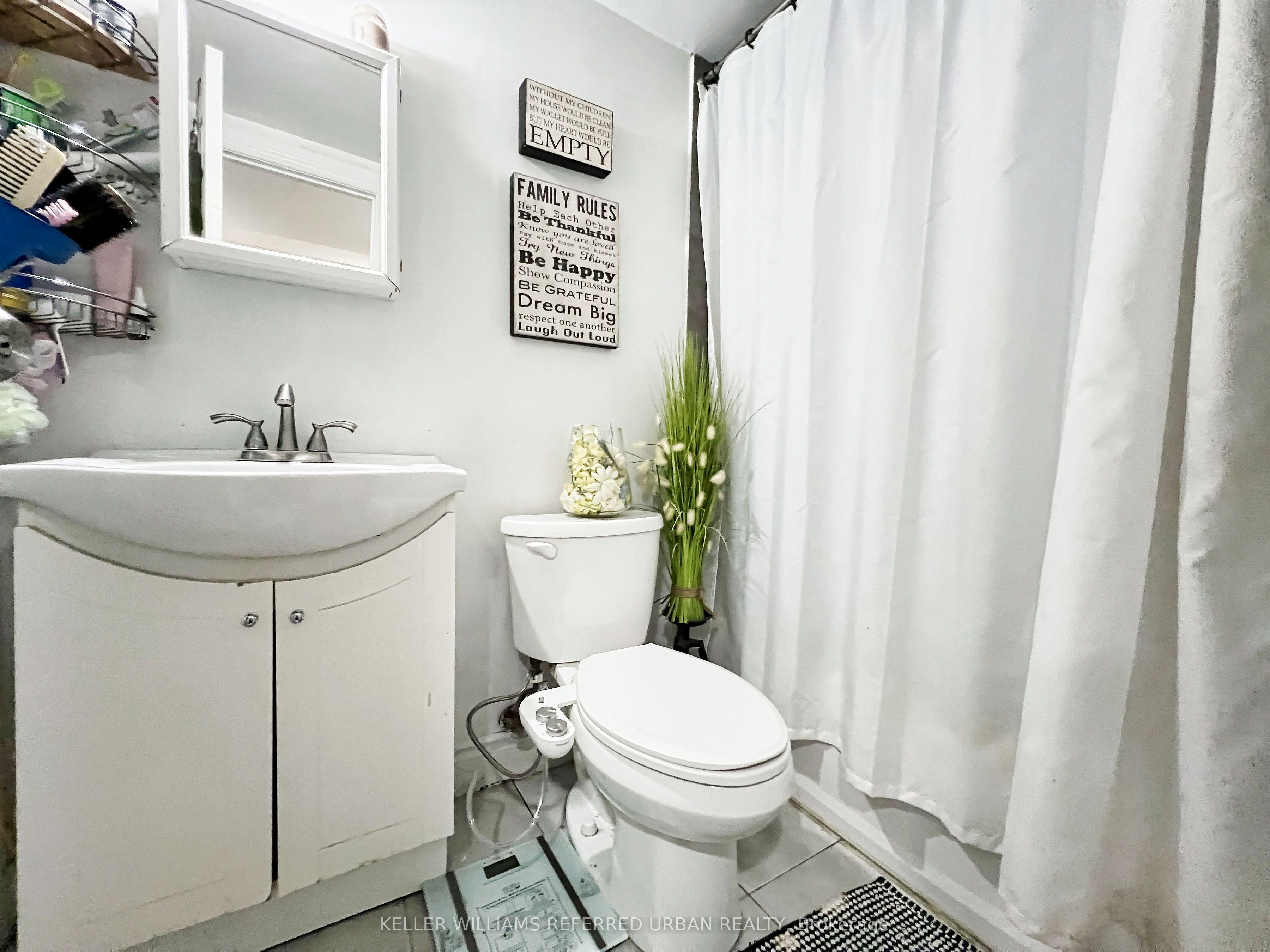 2544 Eglinton Avenue Property Photo 10