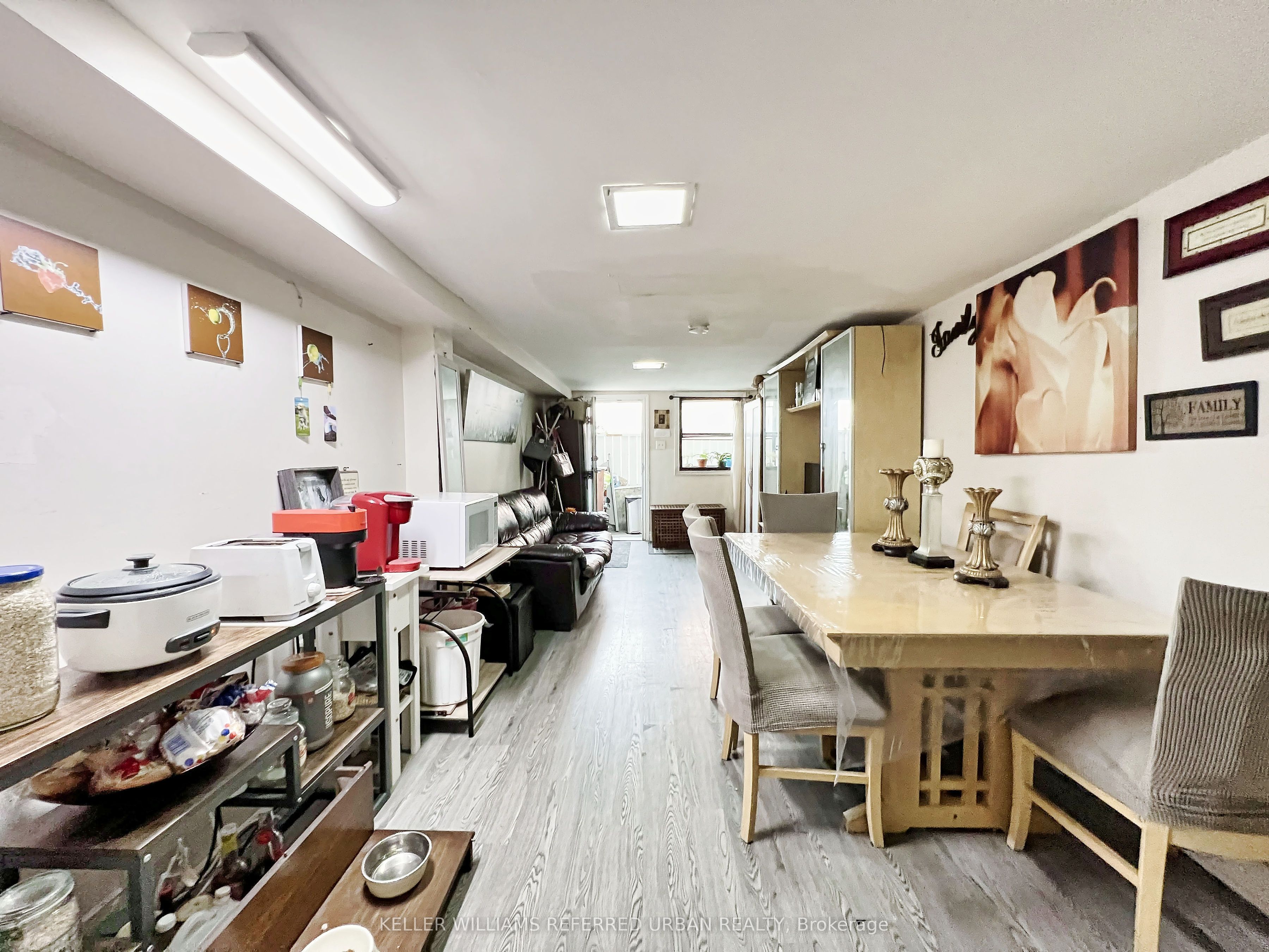 2544 Eglinton Avenue Property Photo 11