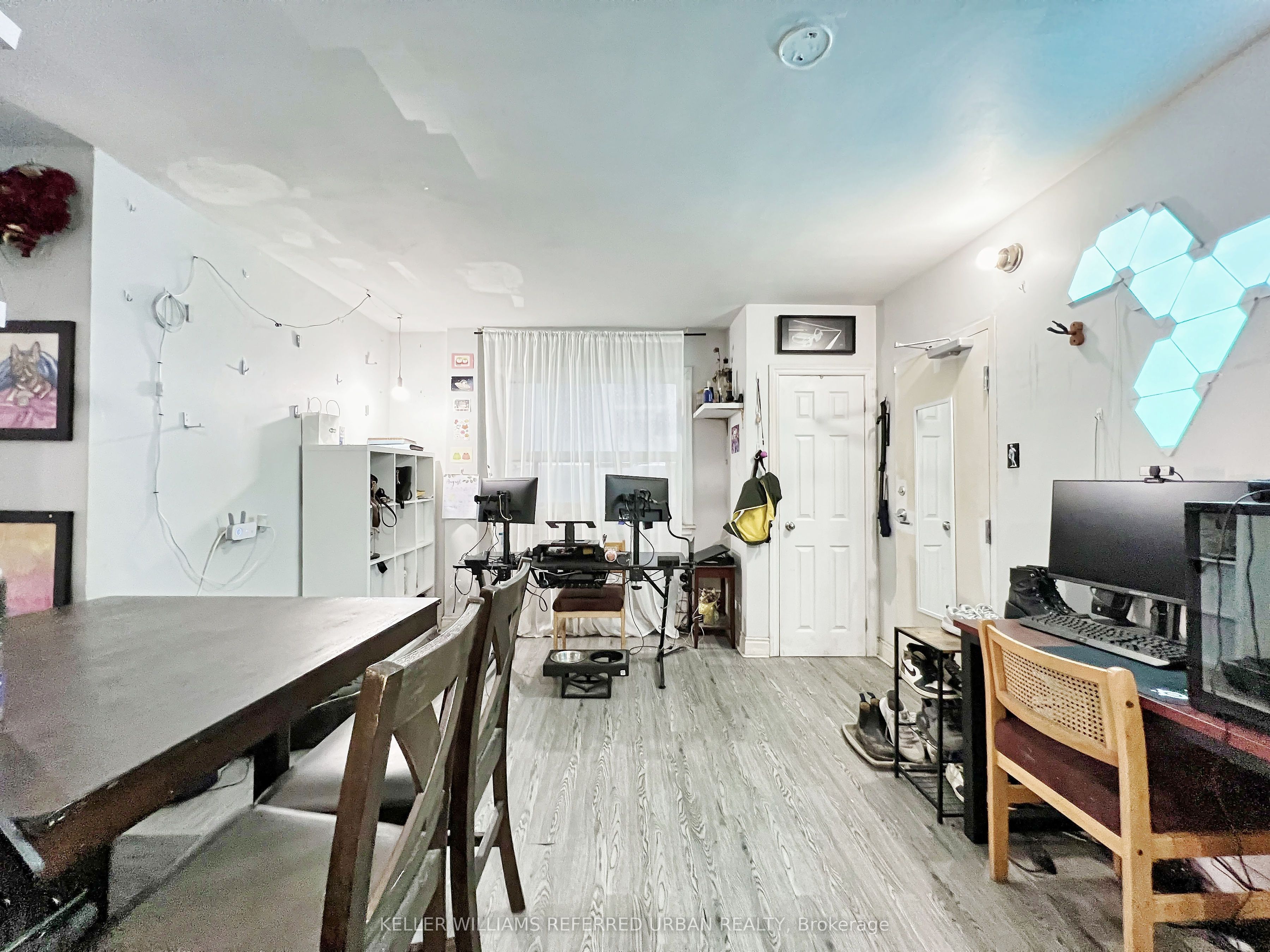 2544 Eglinton Avenue Property Photo 13