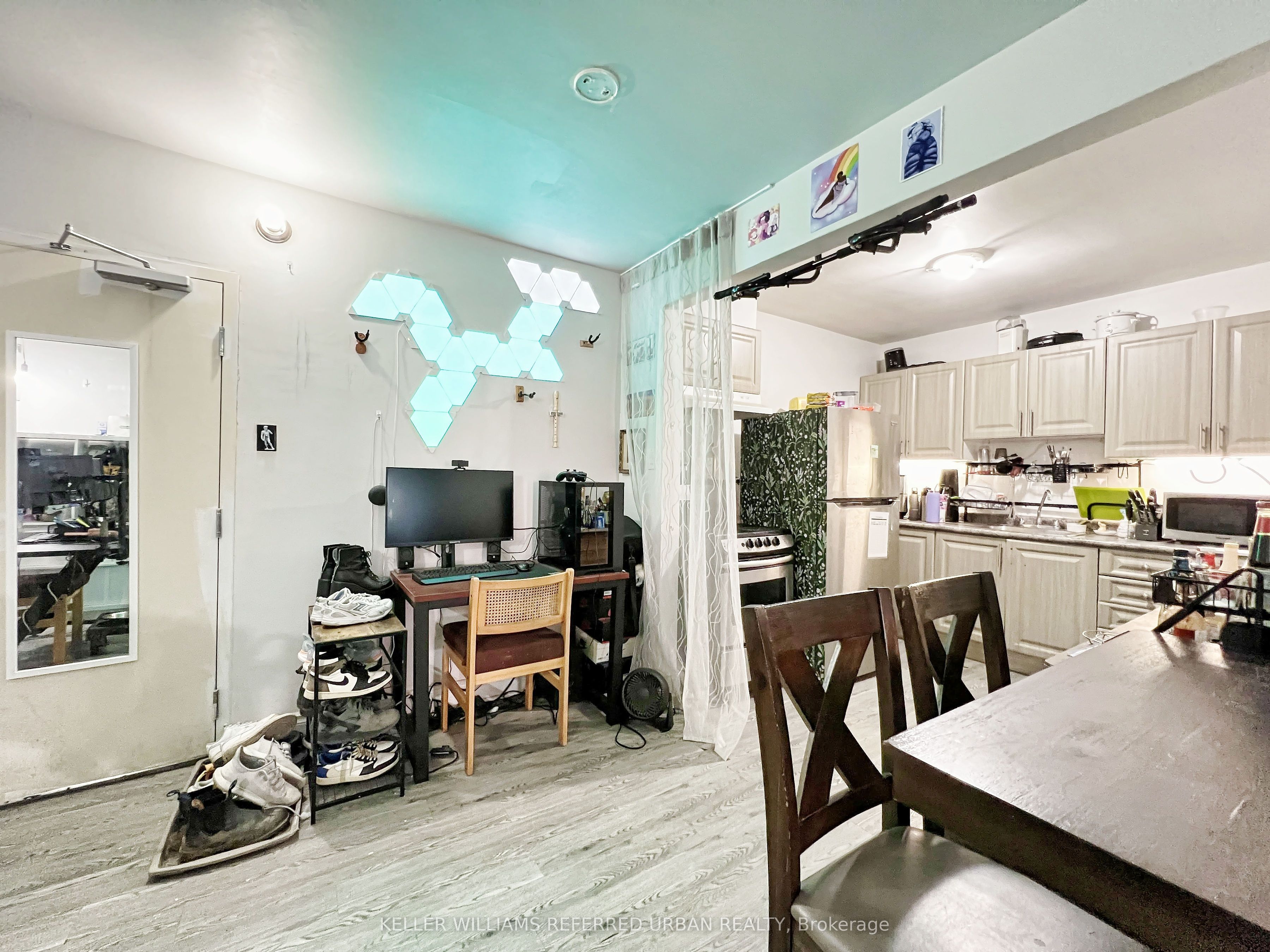 2544 Eglinton Avenue Property Photo 14