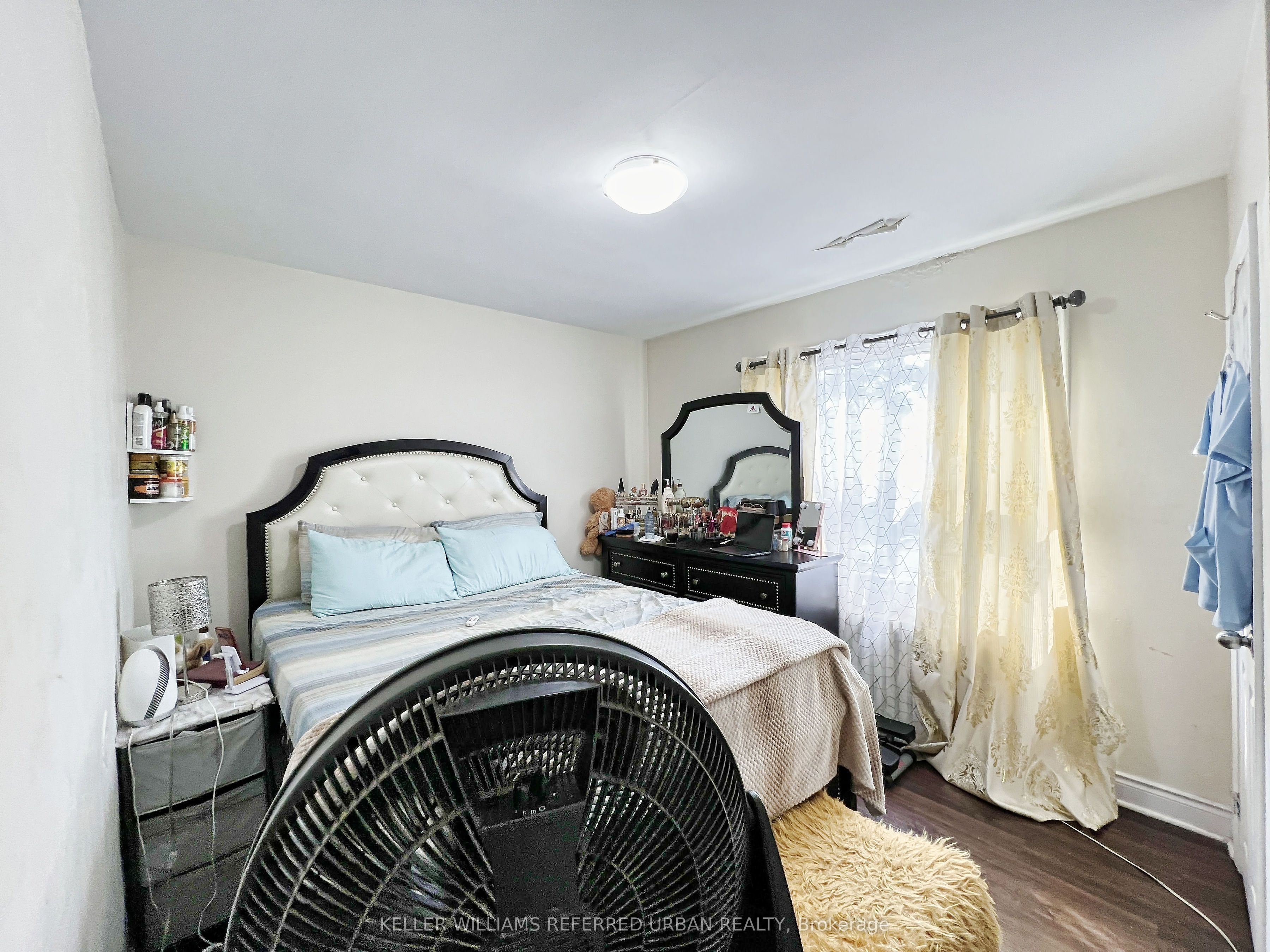 2544 Eglinton Avenue Property Photo 15