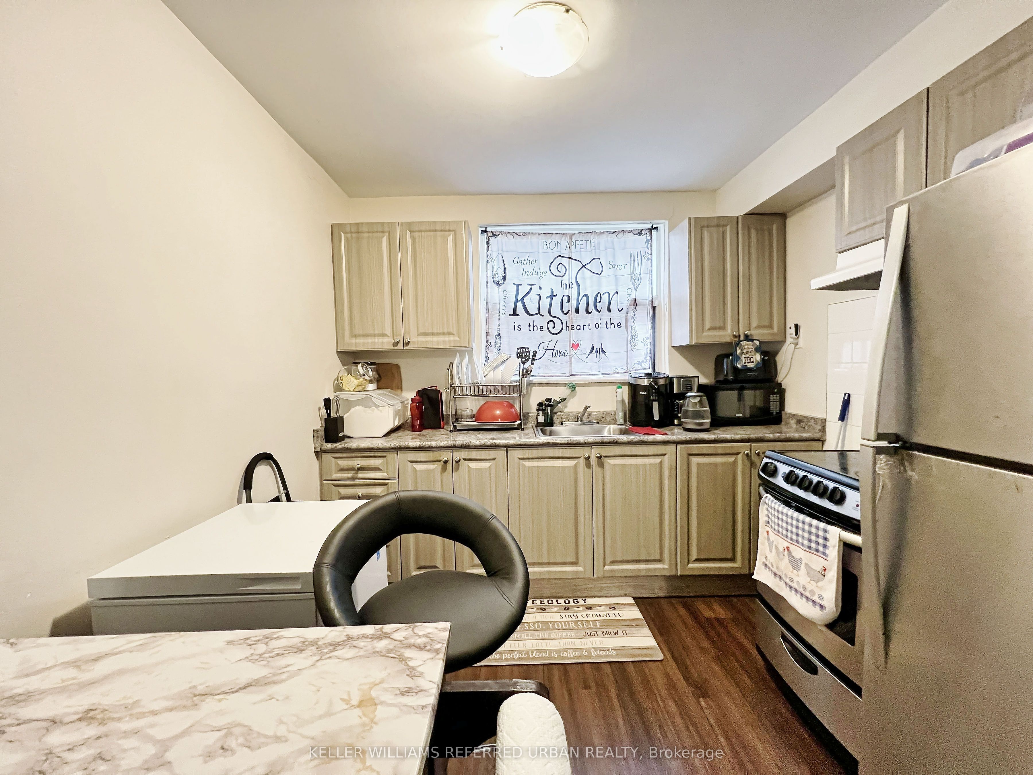 2544 Eglinton Avenue Property Photo 16