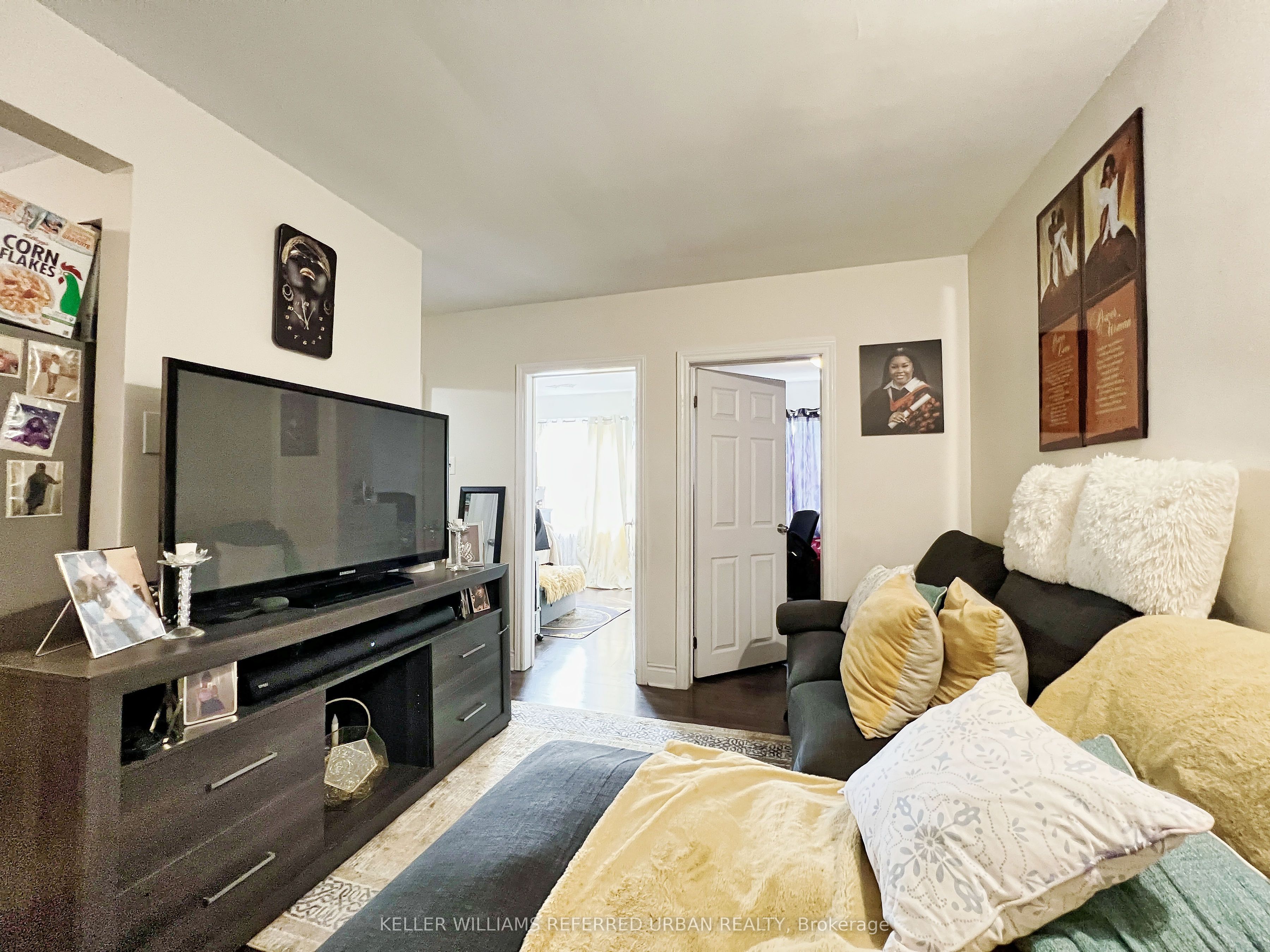 2544 Eglinton Avenue Property Photo 17