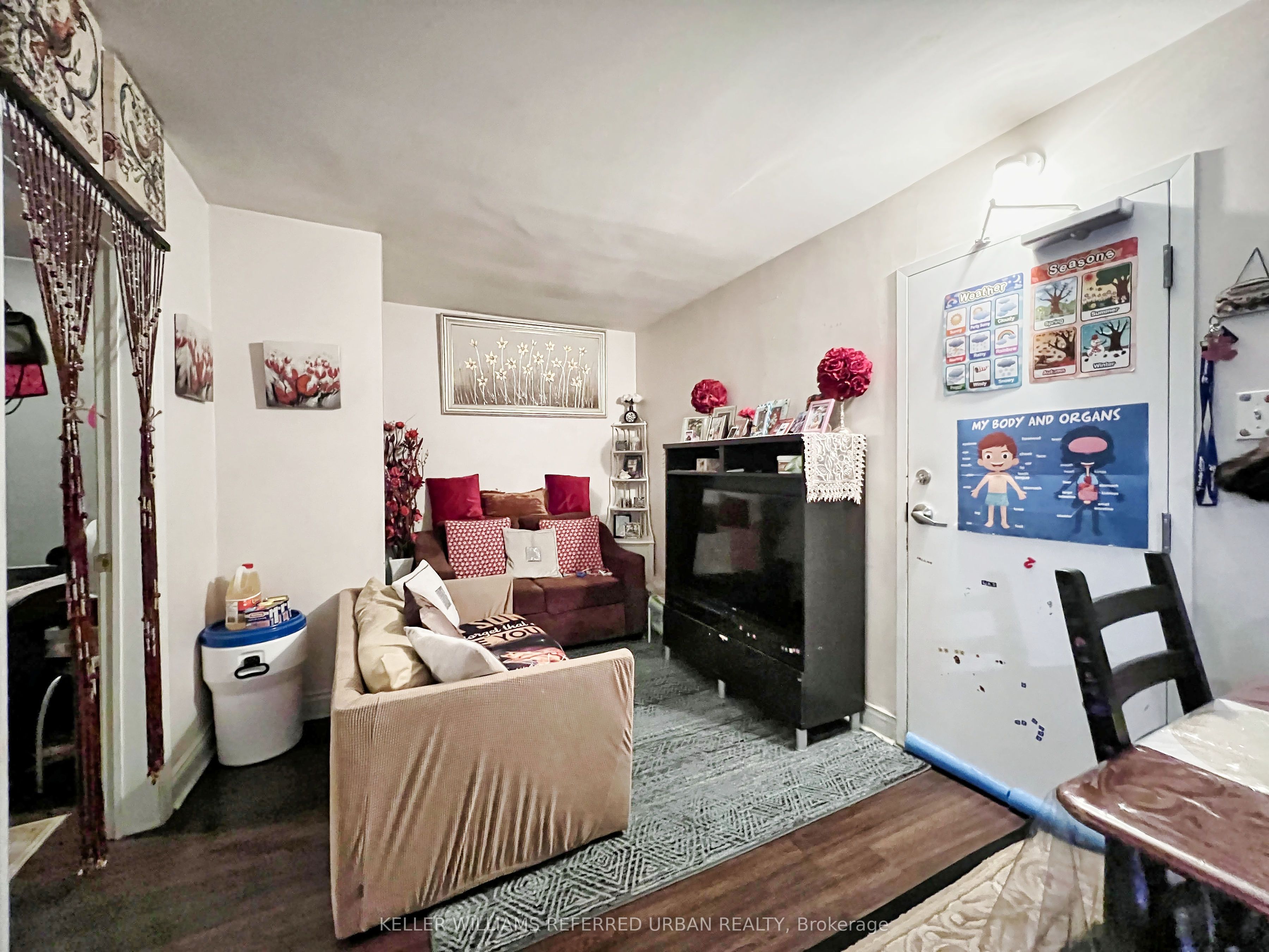2544 Eglinton Avenue Property Photo 20