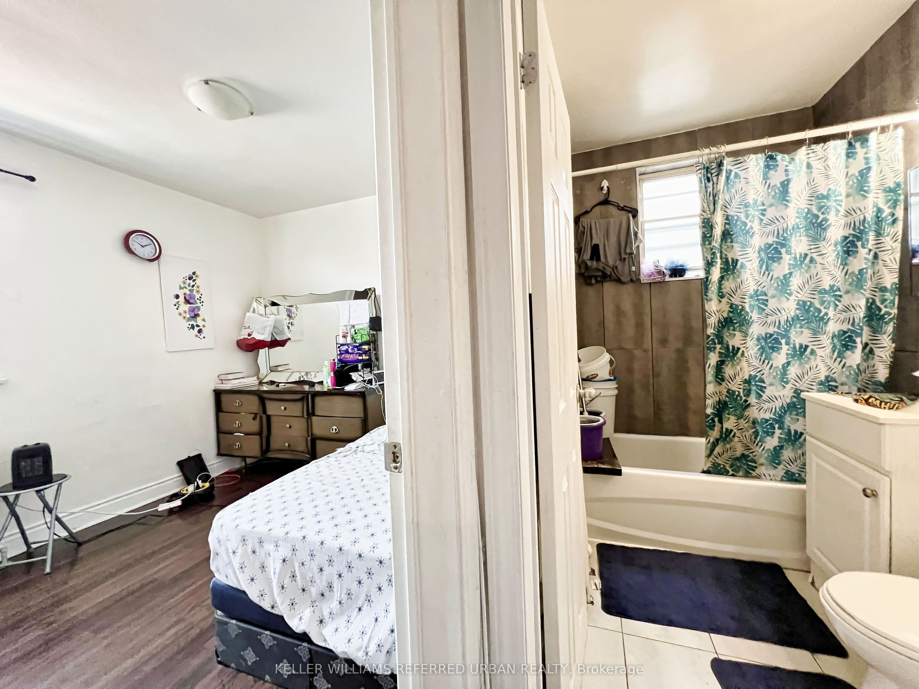 2544 Eglinton Avenue Property Photo 32
