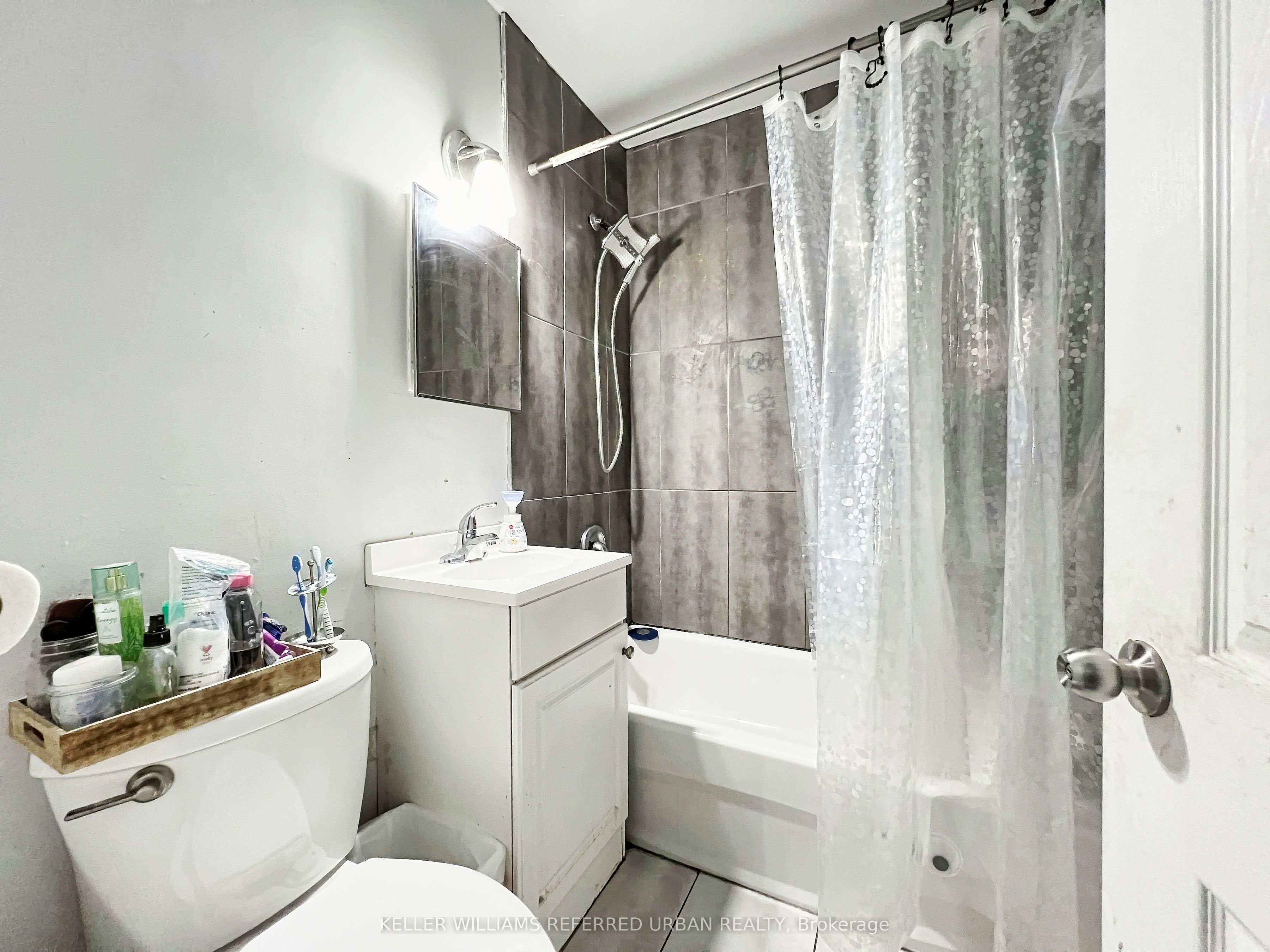 2544 Eglinton Avenue Property Photo 36