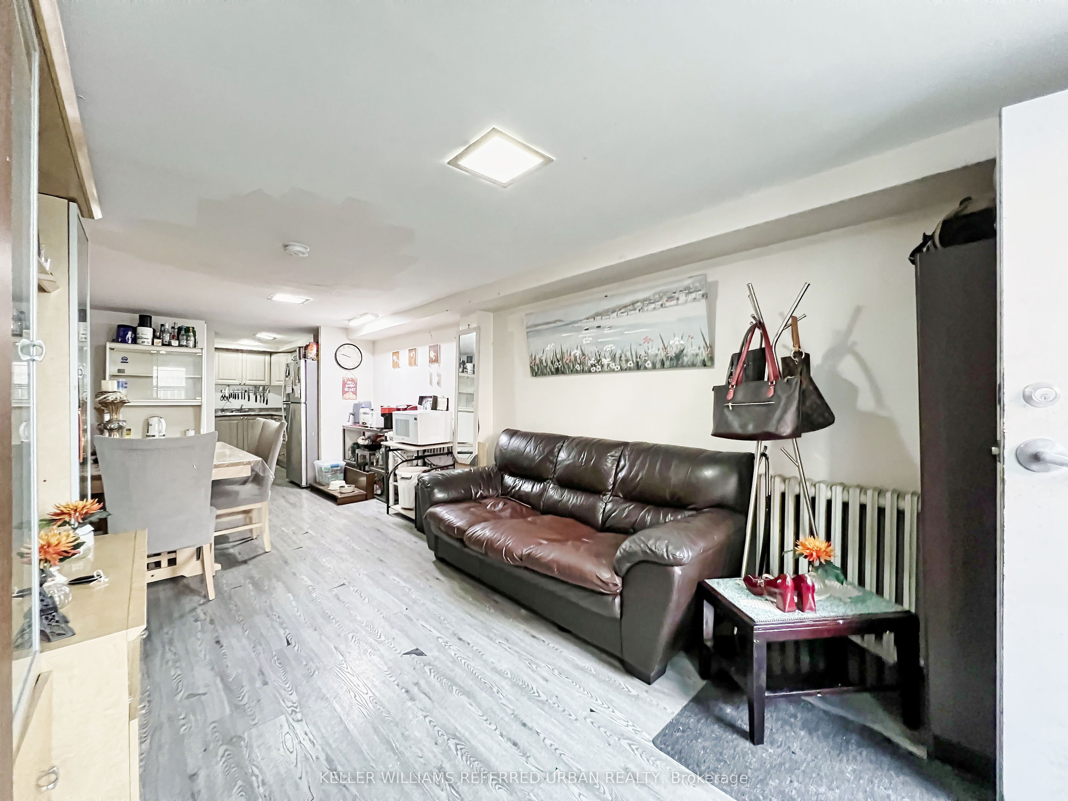 2544 Eglinton Avenue Property Photo 38