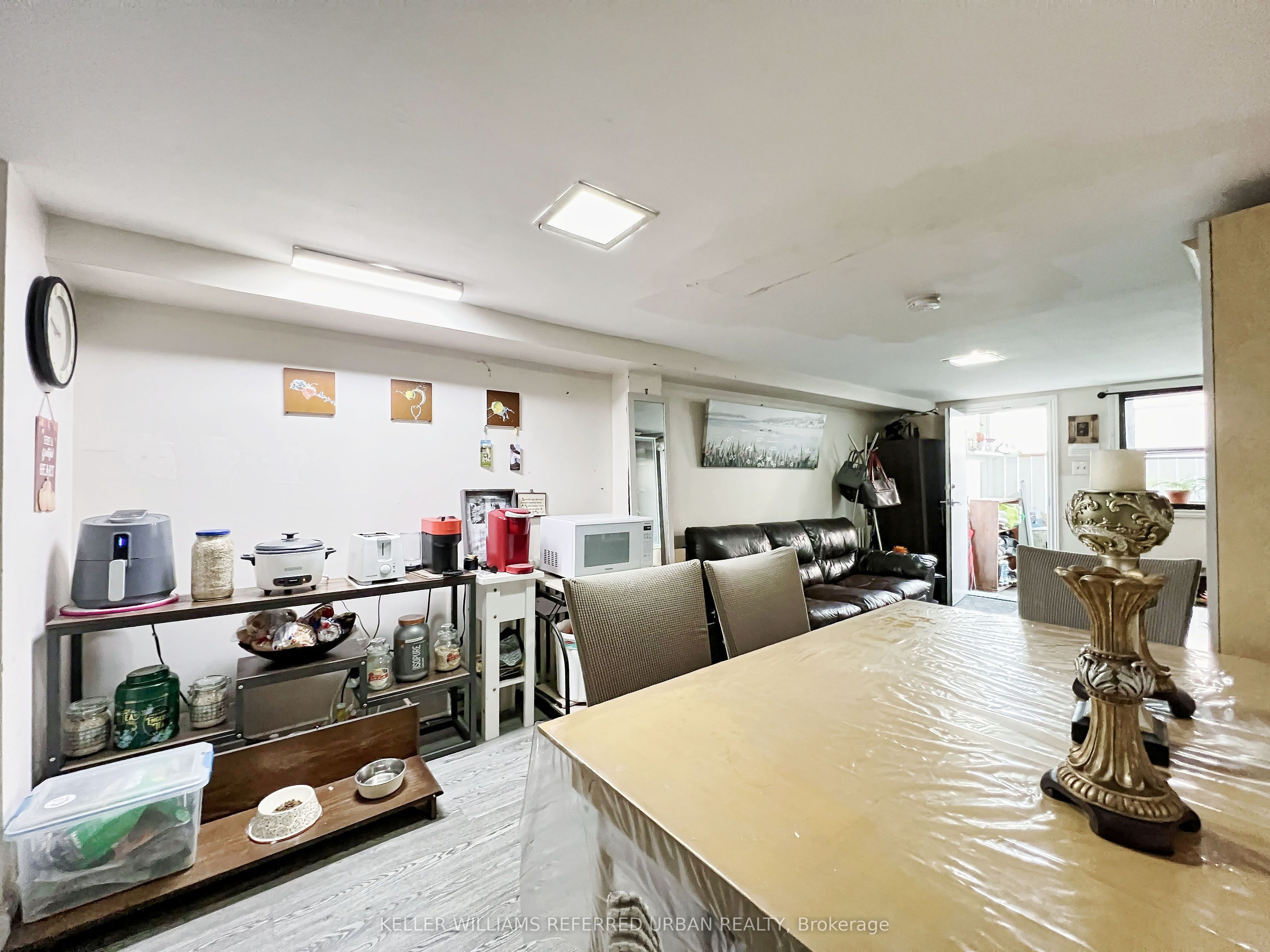 2544 Eglinton Avenue Property Photo 40