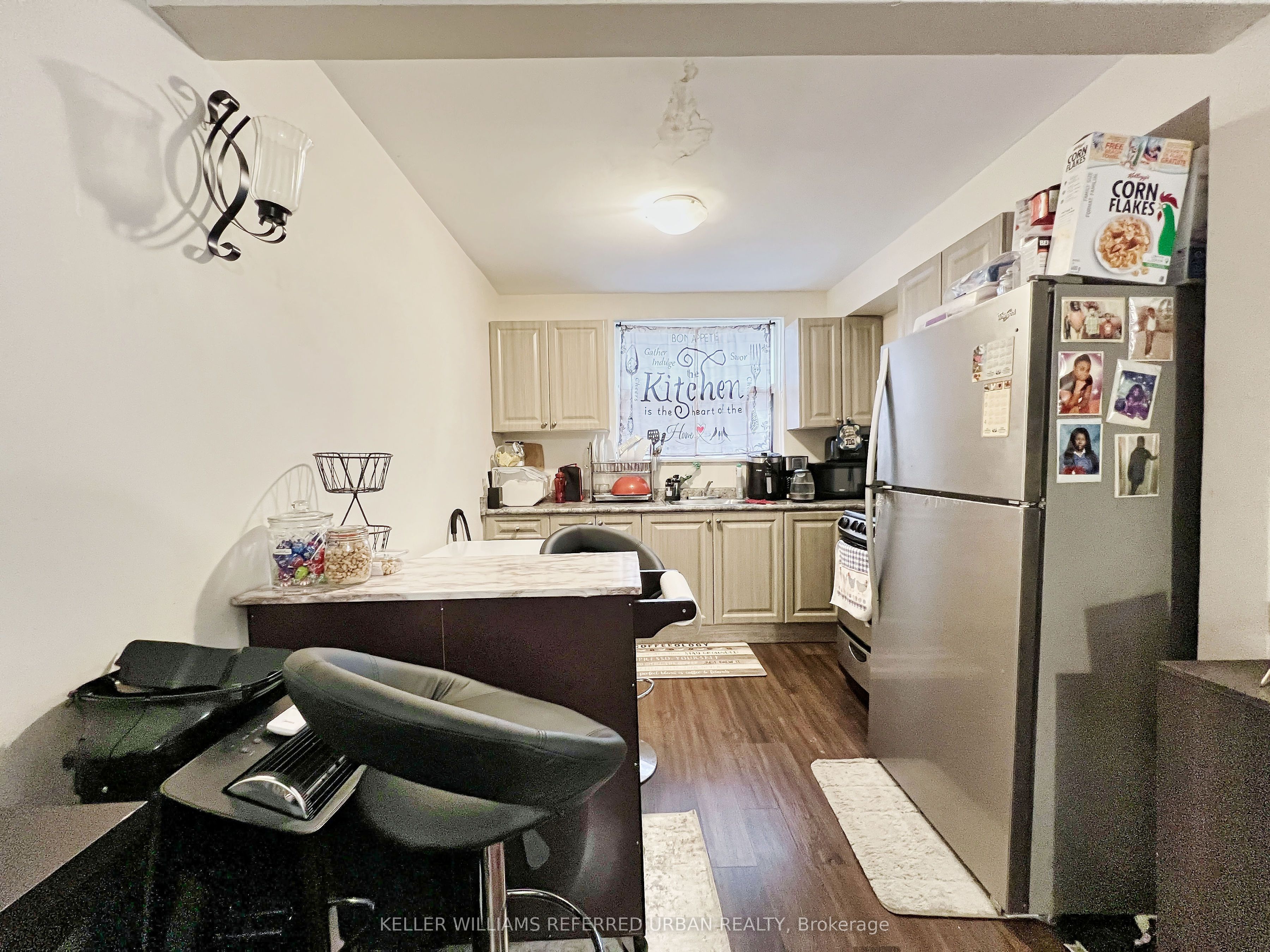2544 Eglinton Avenue Property Photo 41