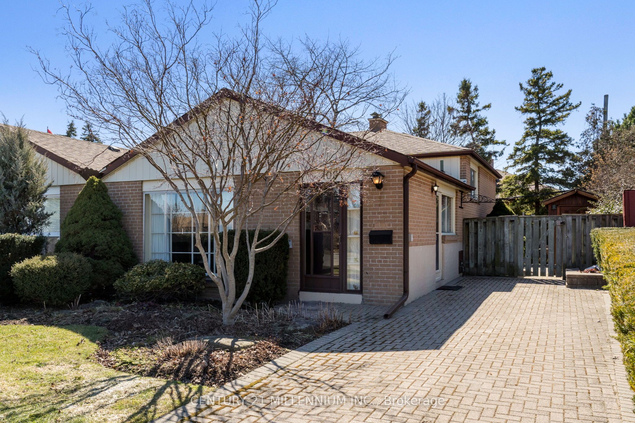 109 Aloma Crescent Property Photo 1