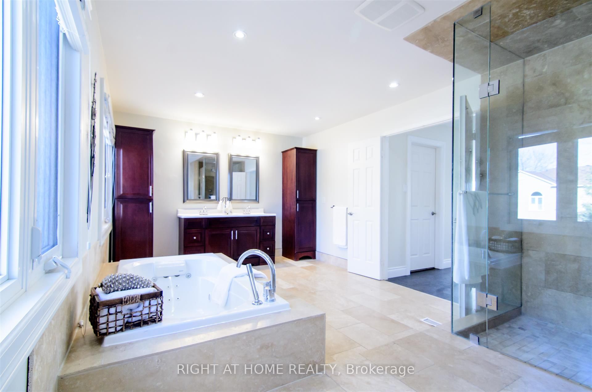 2124 Nipigon Drive Property Photo 11