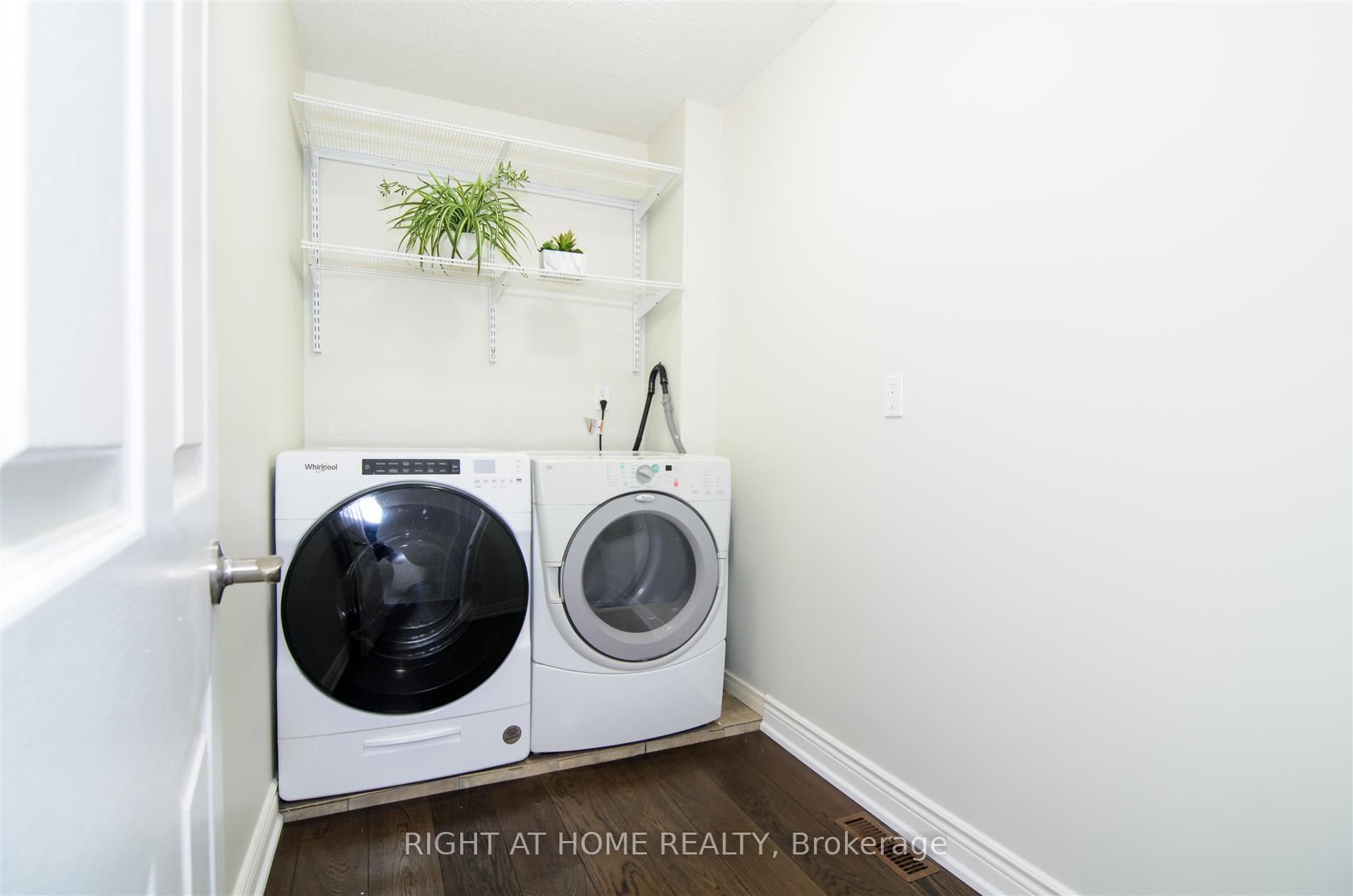 2124 Nipigon Drive Property Photo 12