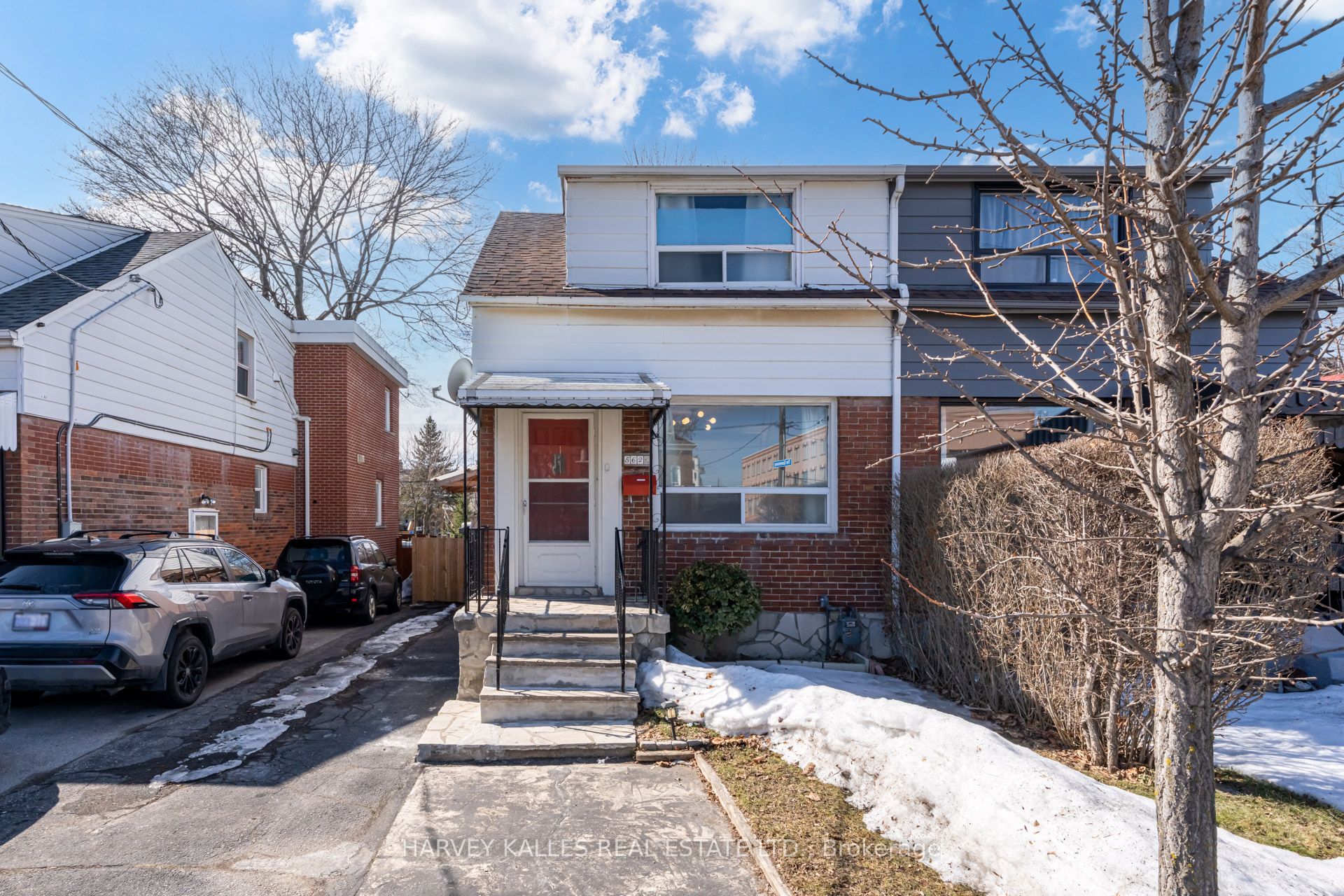 562 Royal York Road Property Photo