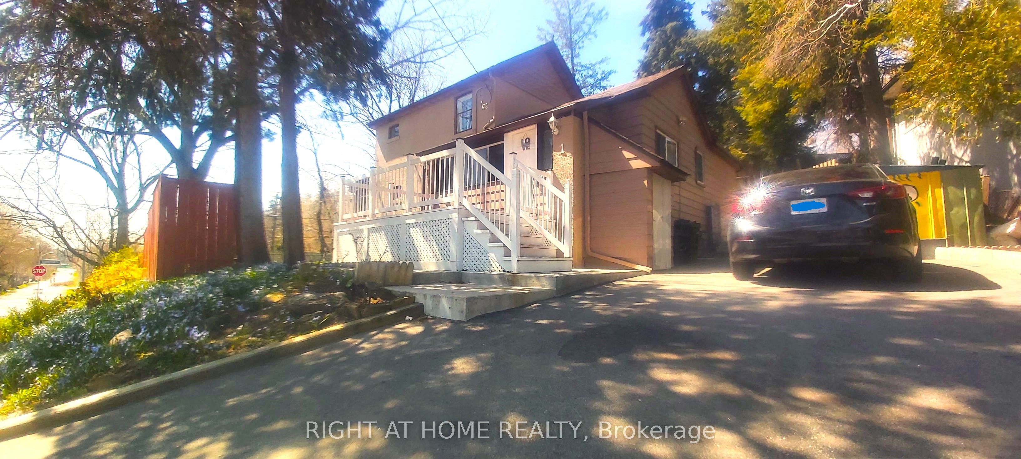 1 Edgebrook Drive Property Photo