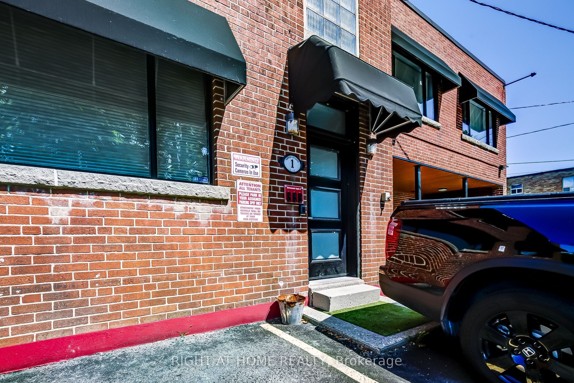 181 Lakeshore Road Property Photo 4