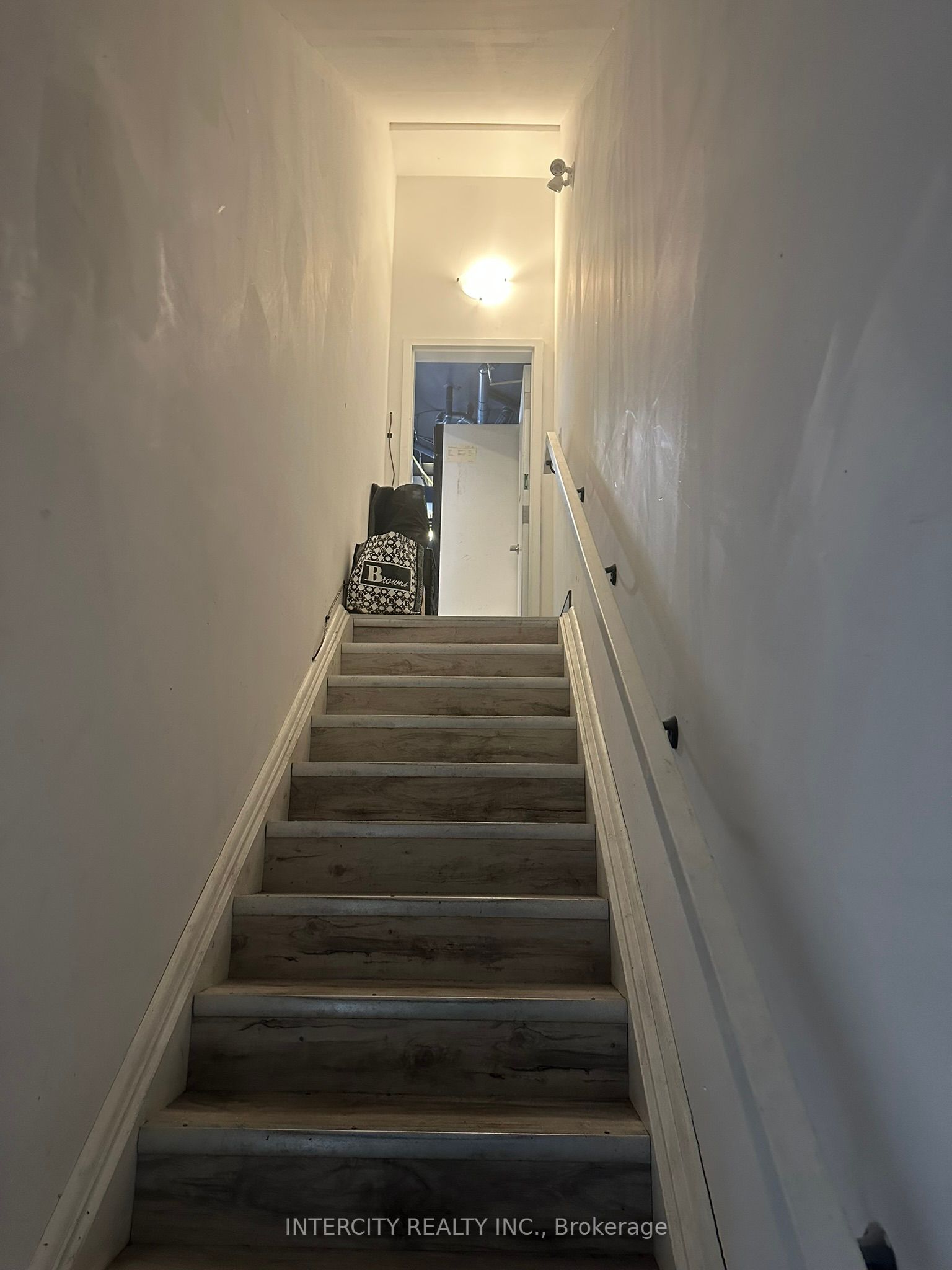 3066a Hurontario Street Property Photo 32