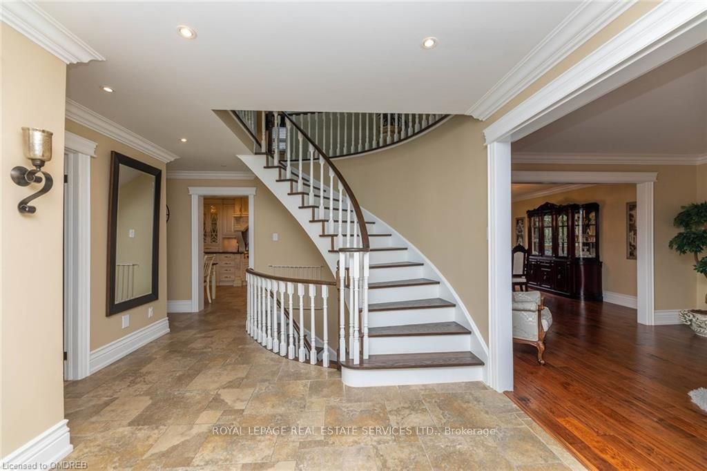 2123 Kawartha Crescent Property Photo 6