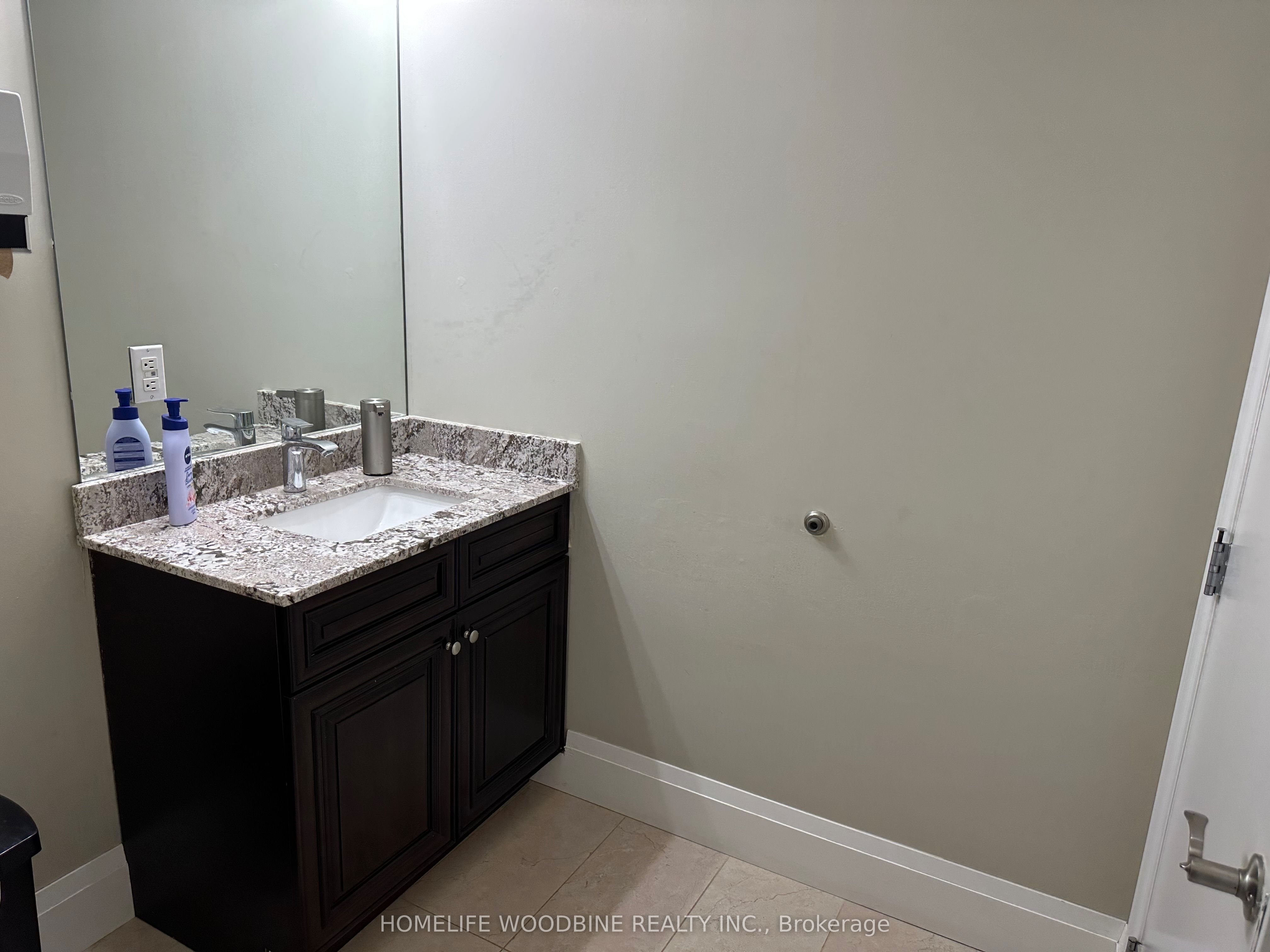 #19 - 5225 Orbitor Drive Property Photo 11