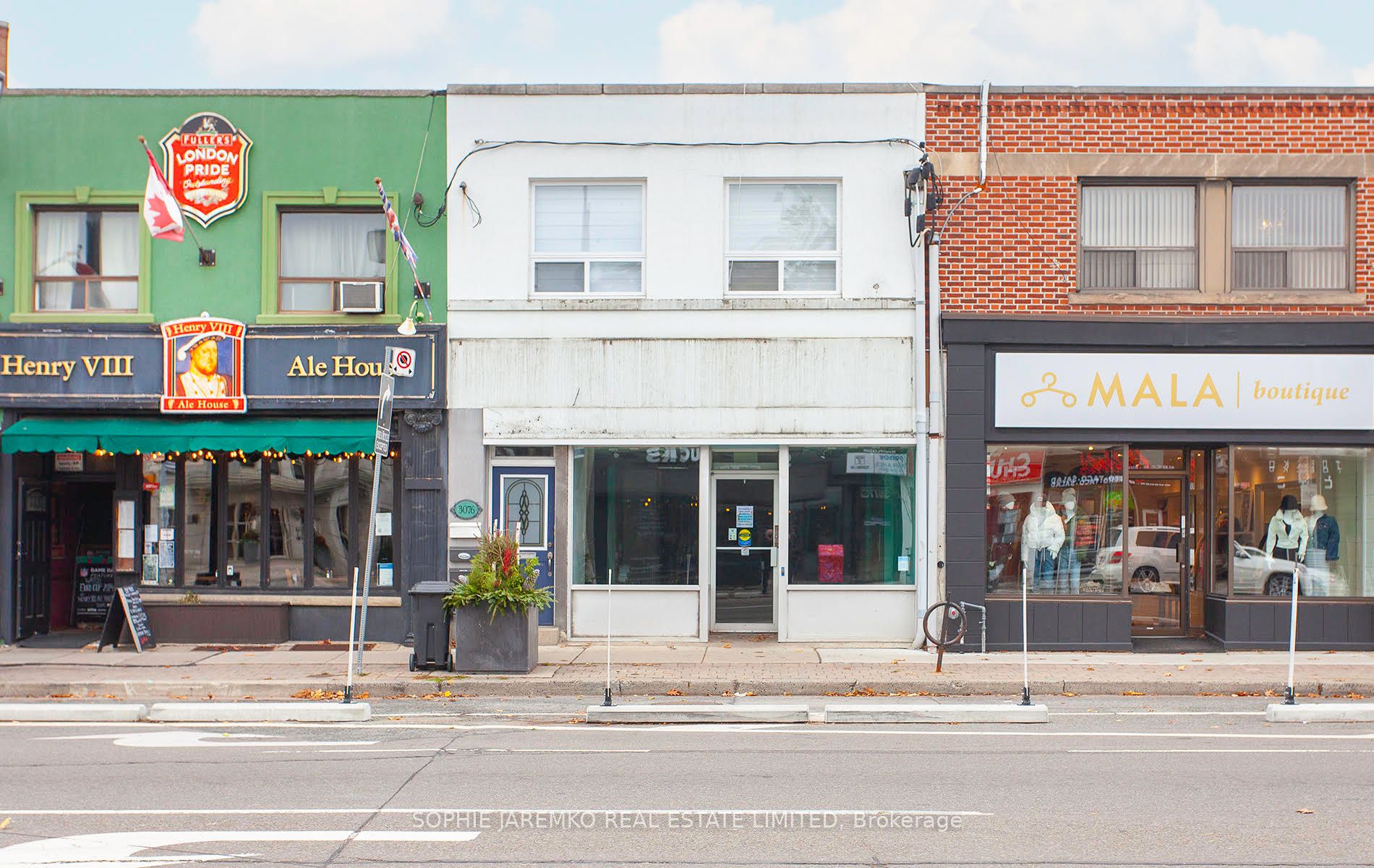 3076 Bloor Street Property Photo 3