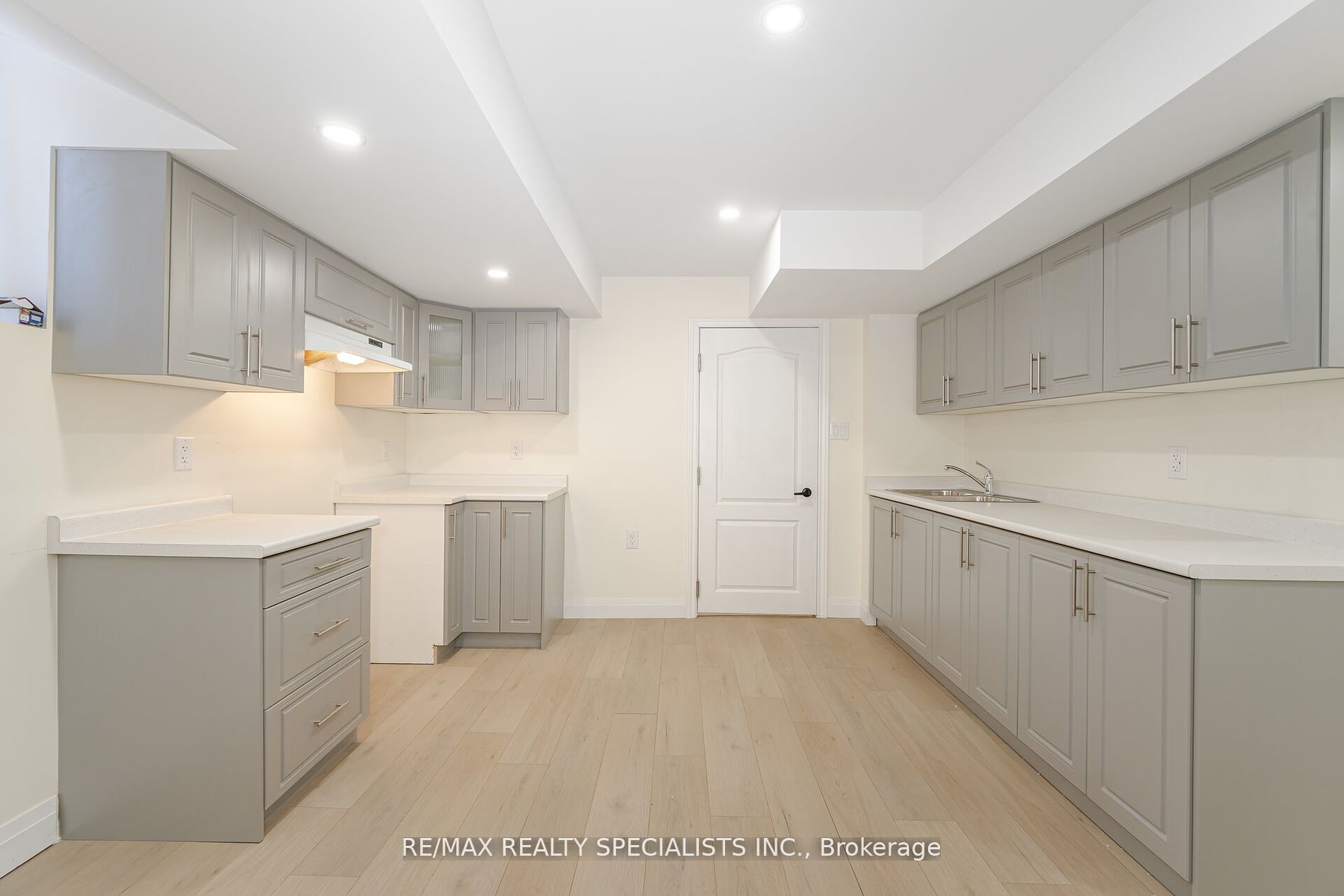 18 Eastman Drive Property Photo 32