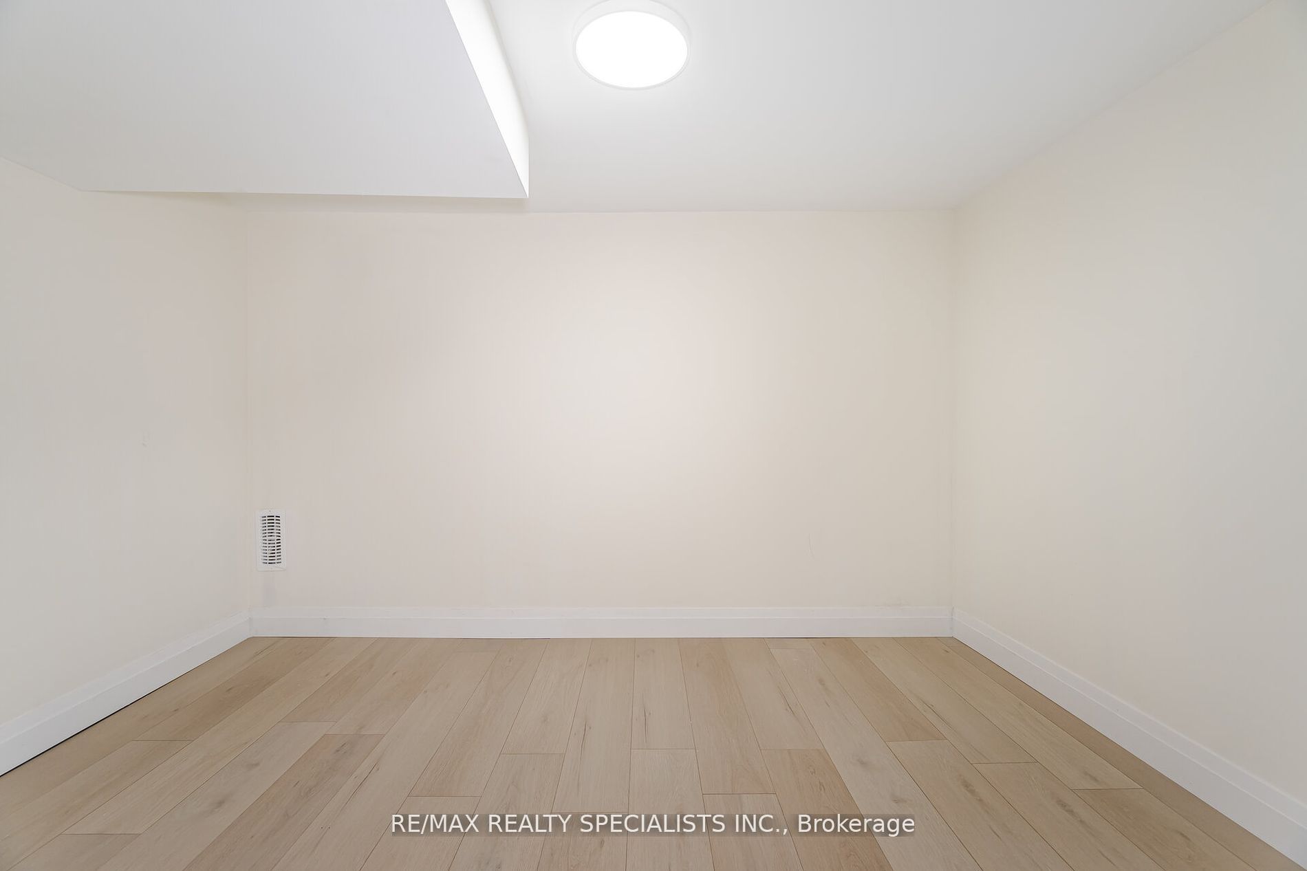 18 Eastman Drive Property Photo 35
