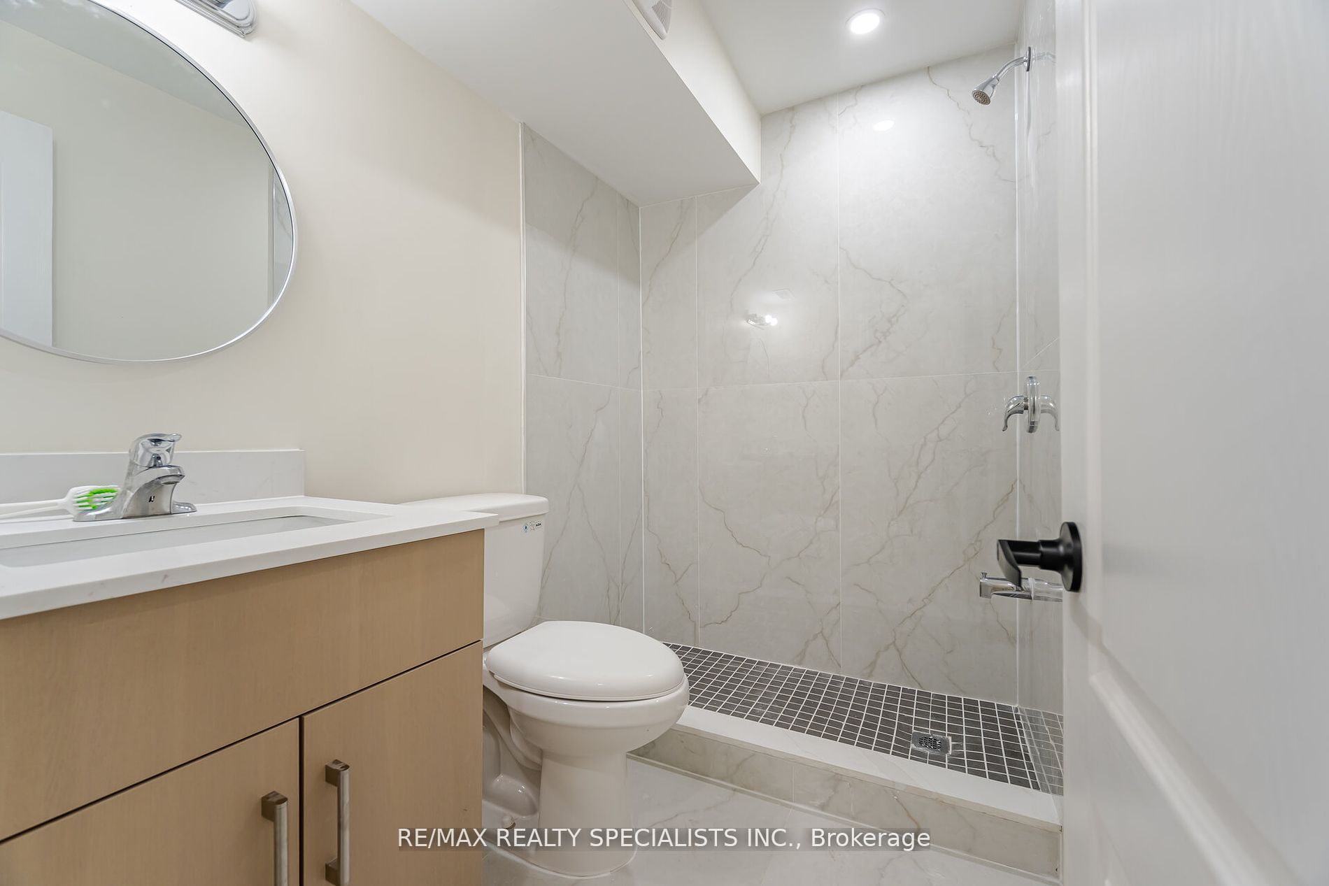 18 Eastman Drive Property Photo 36