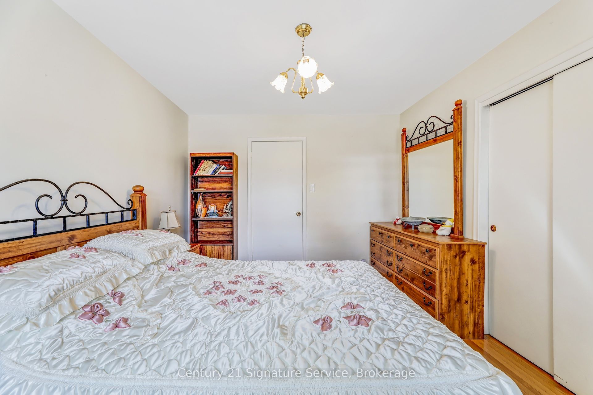 8026 Mayfield Road Property Photo 20