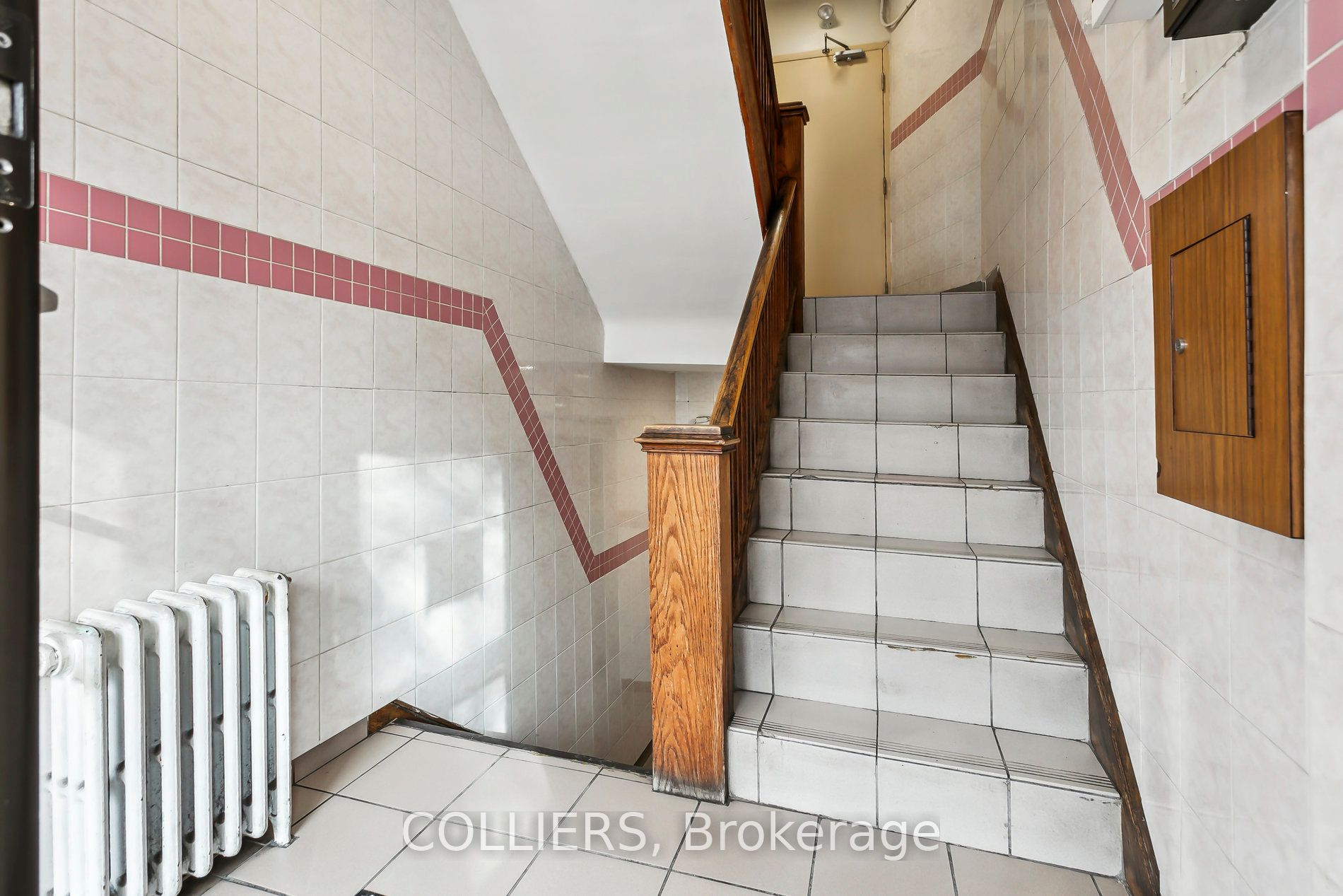 1926 Bloor Street Property Photo 4