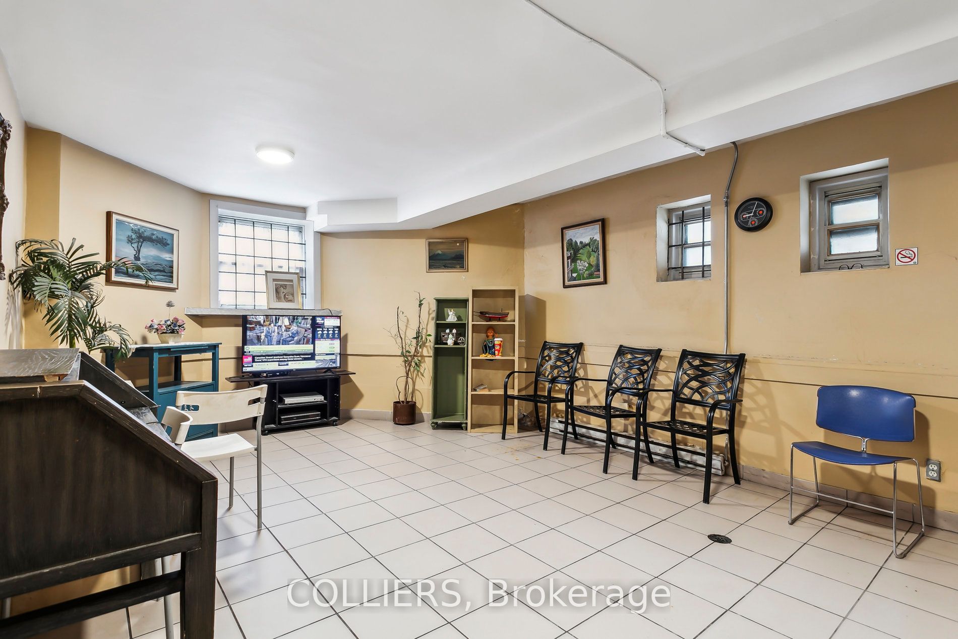 1926 Bloor Street Property Photo 12