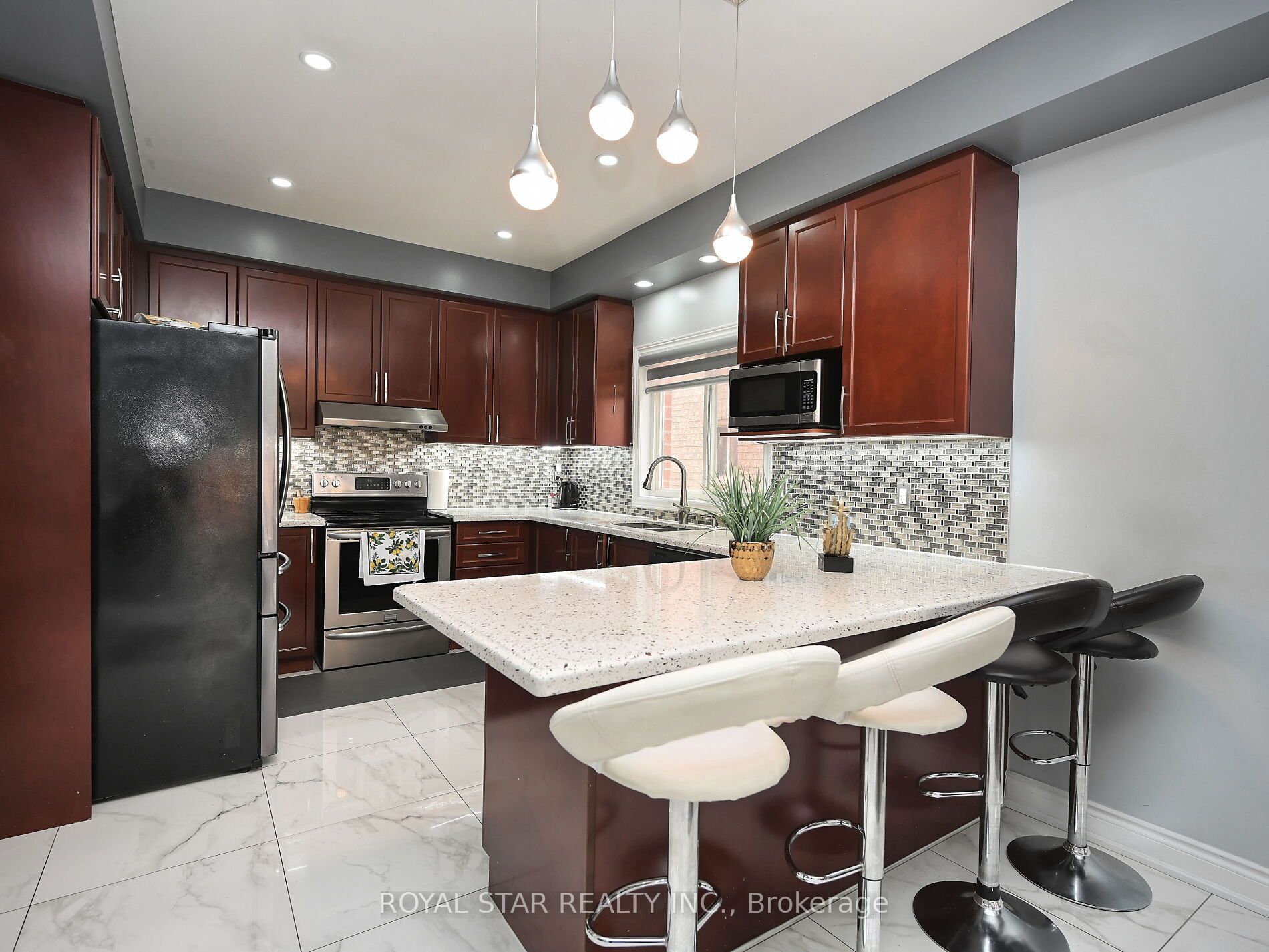 33 Alice Spring Crescent Property Photo 9