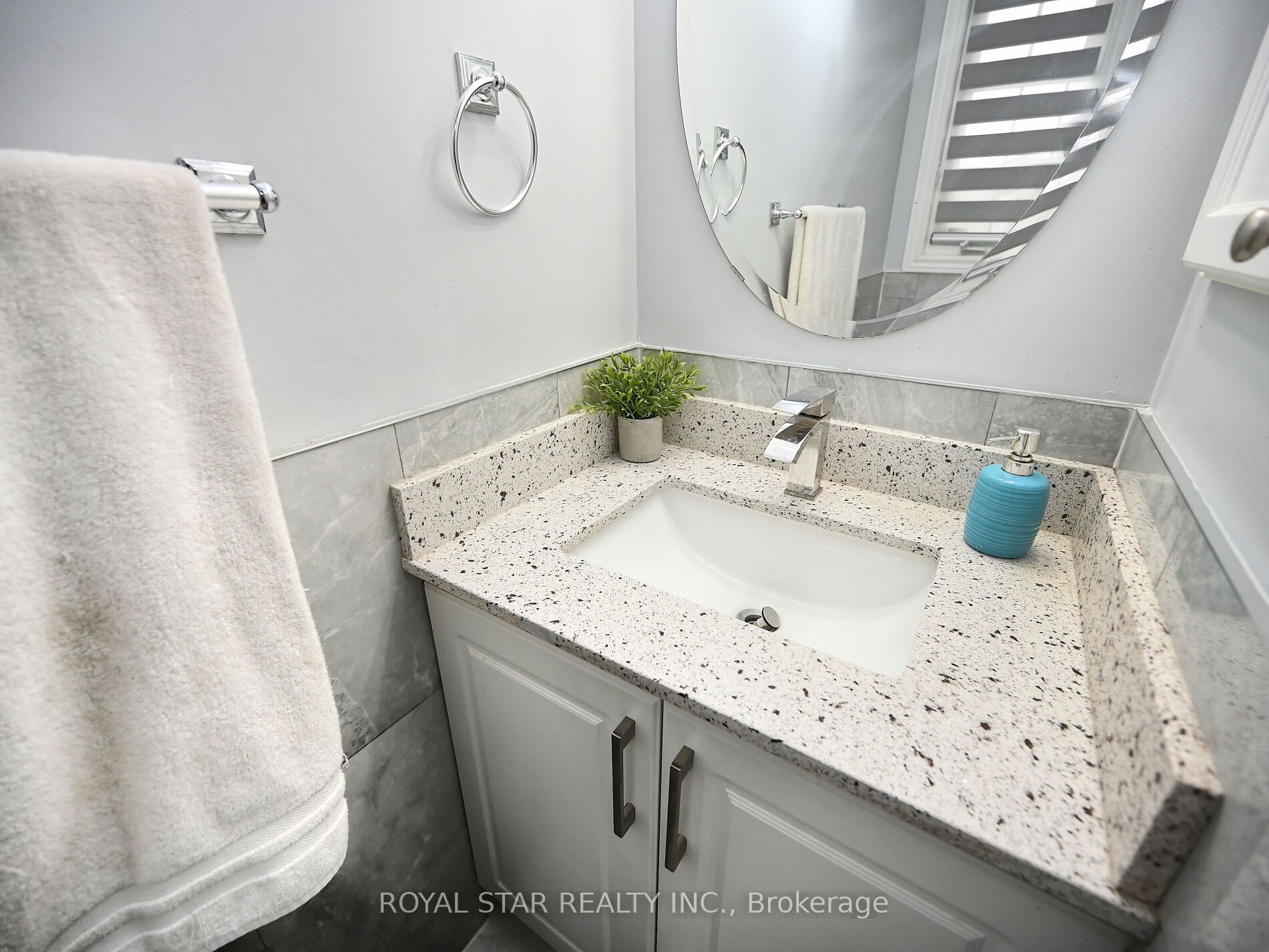 33 Alice Spring Crescent Property Photo 16