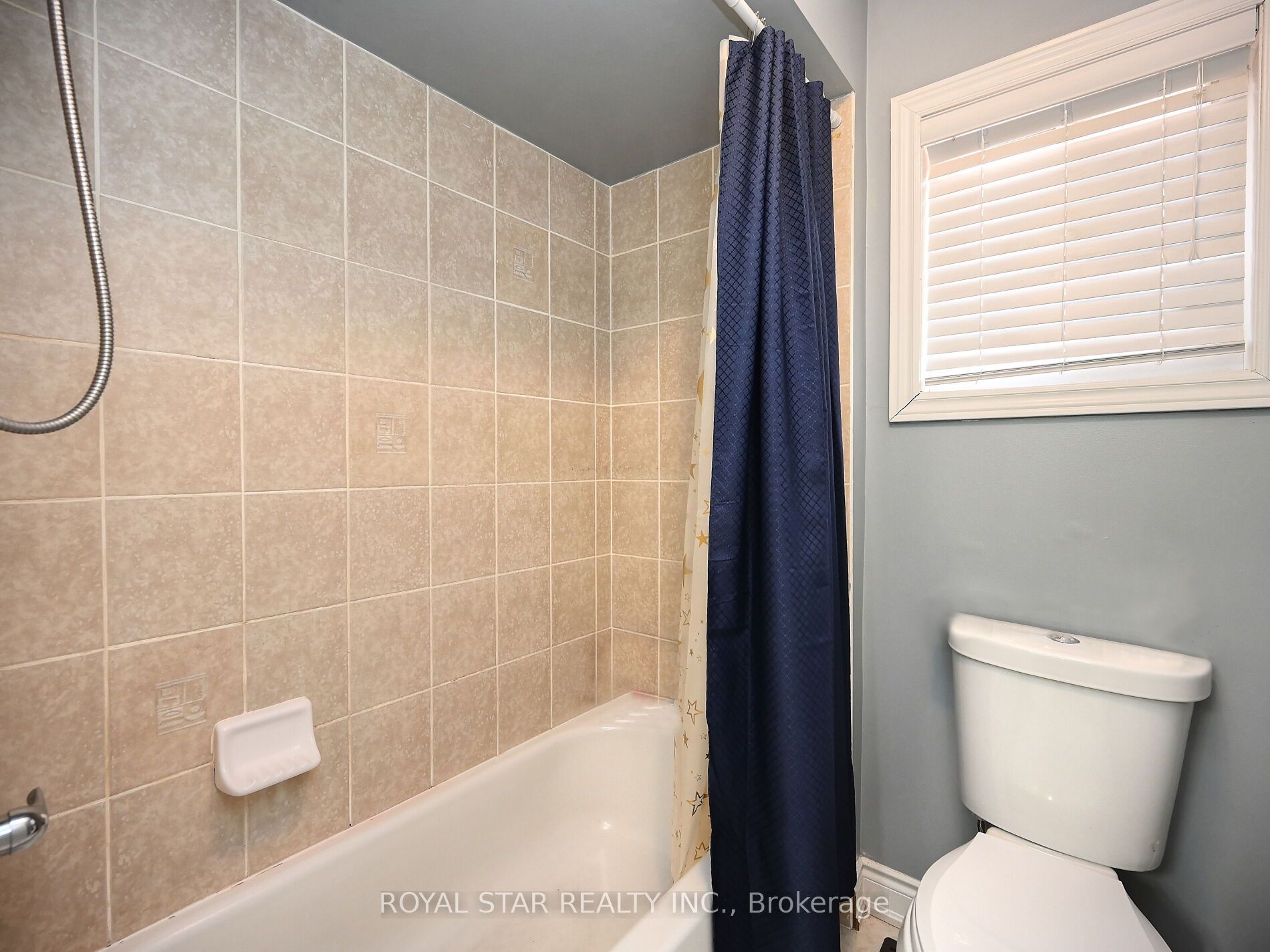33 Alice Spring Crescent Property Photo 24