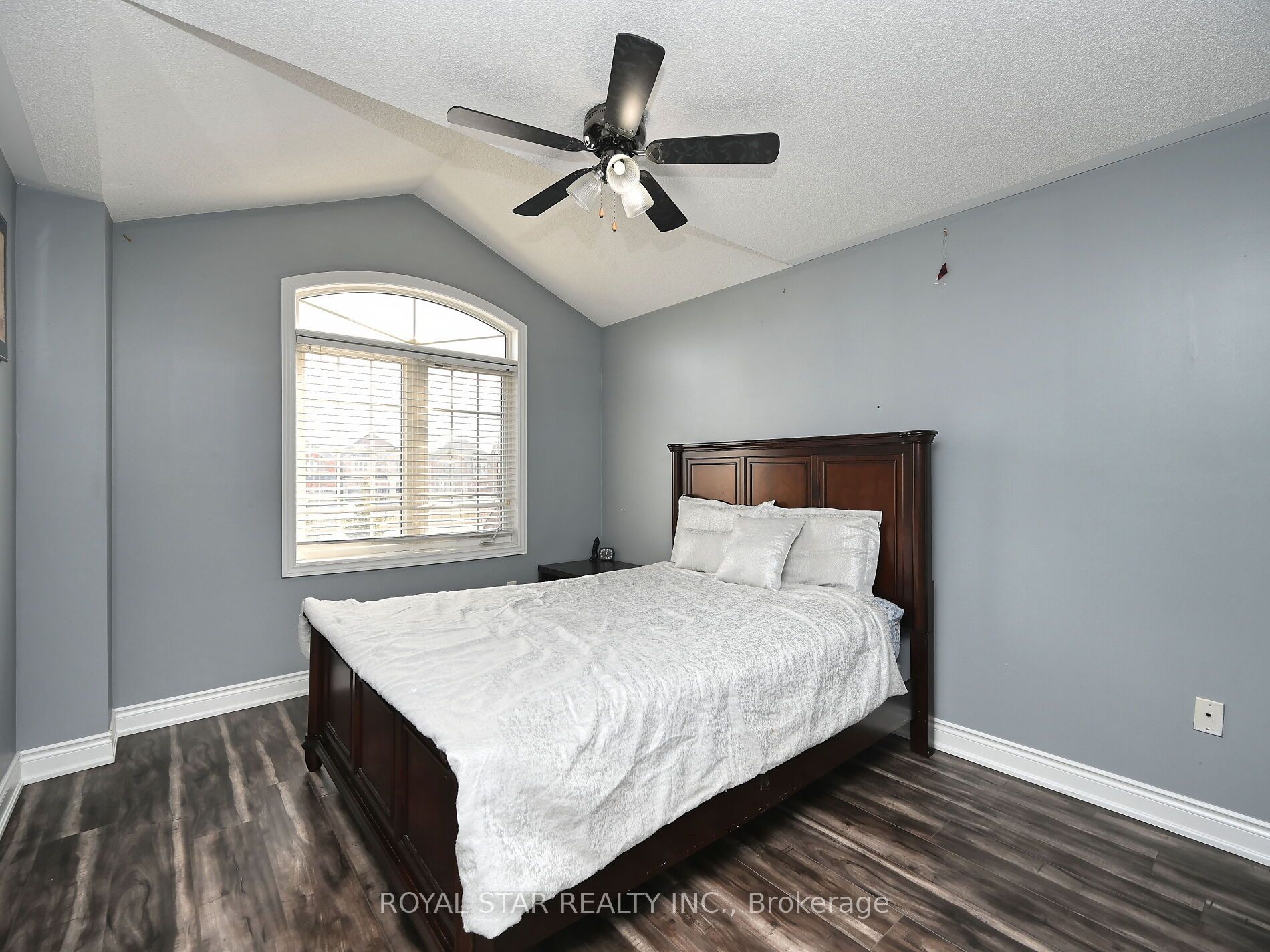 33 Alice Spring Crescent Property Photo 27