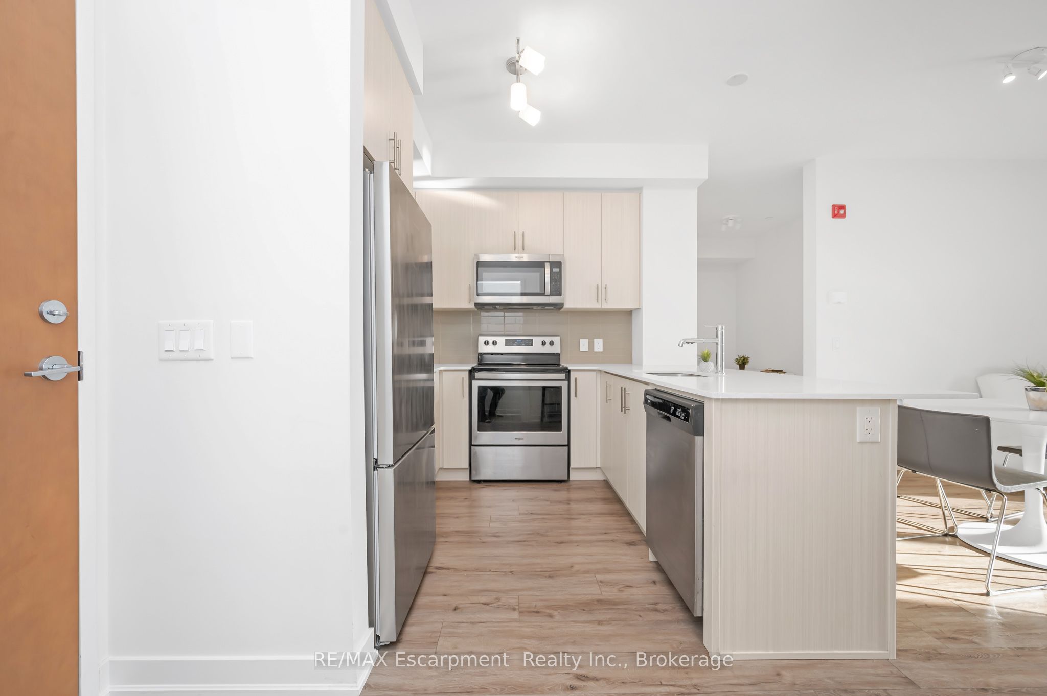 #220 - 320 Plains Road Property Photo 14