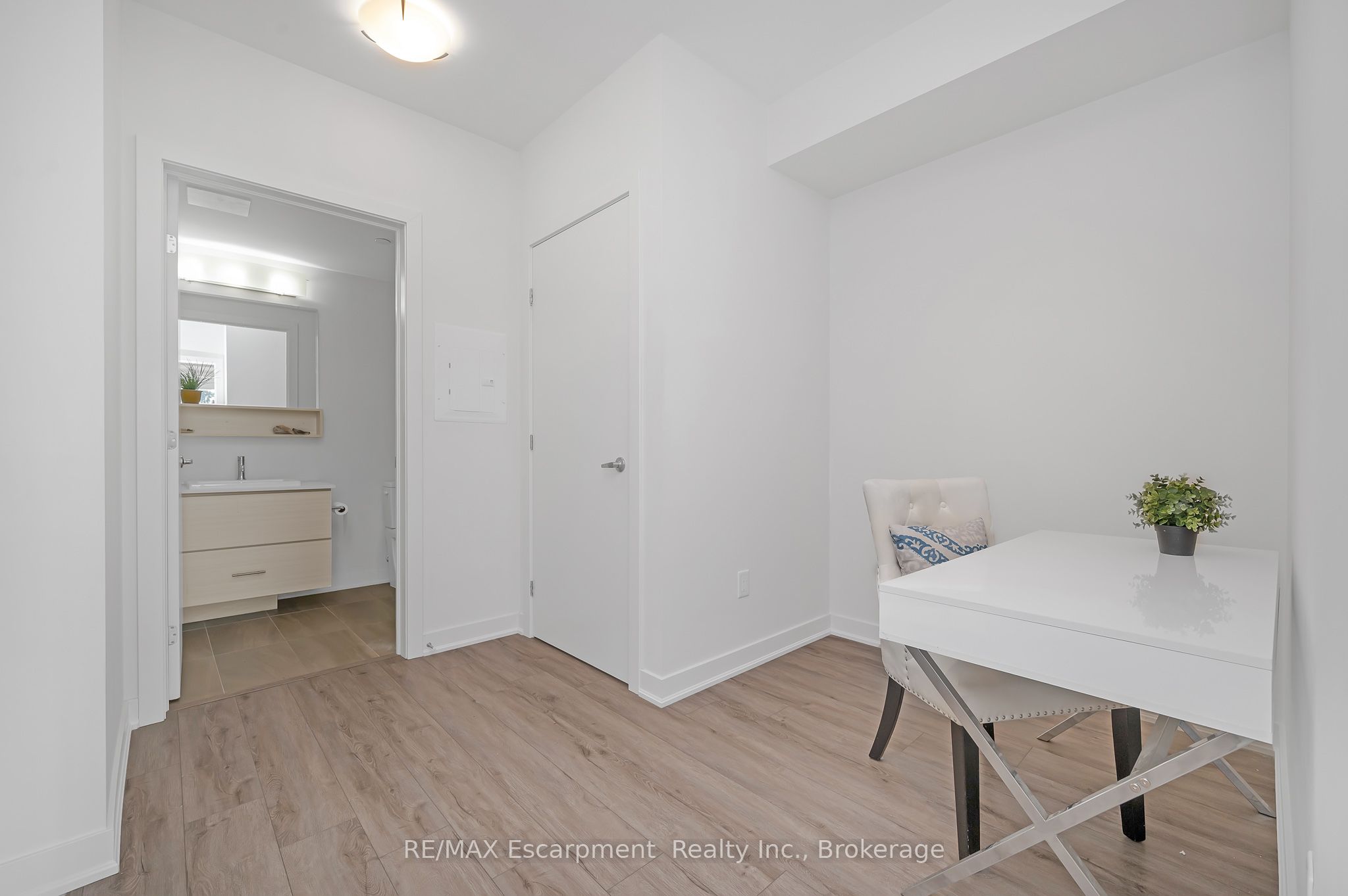 #220 - 320 Plains Road Property Photo 28