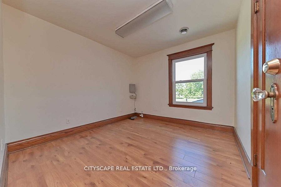 305 Plains Road Property Photo 11