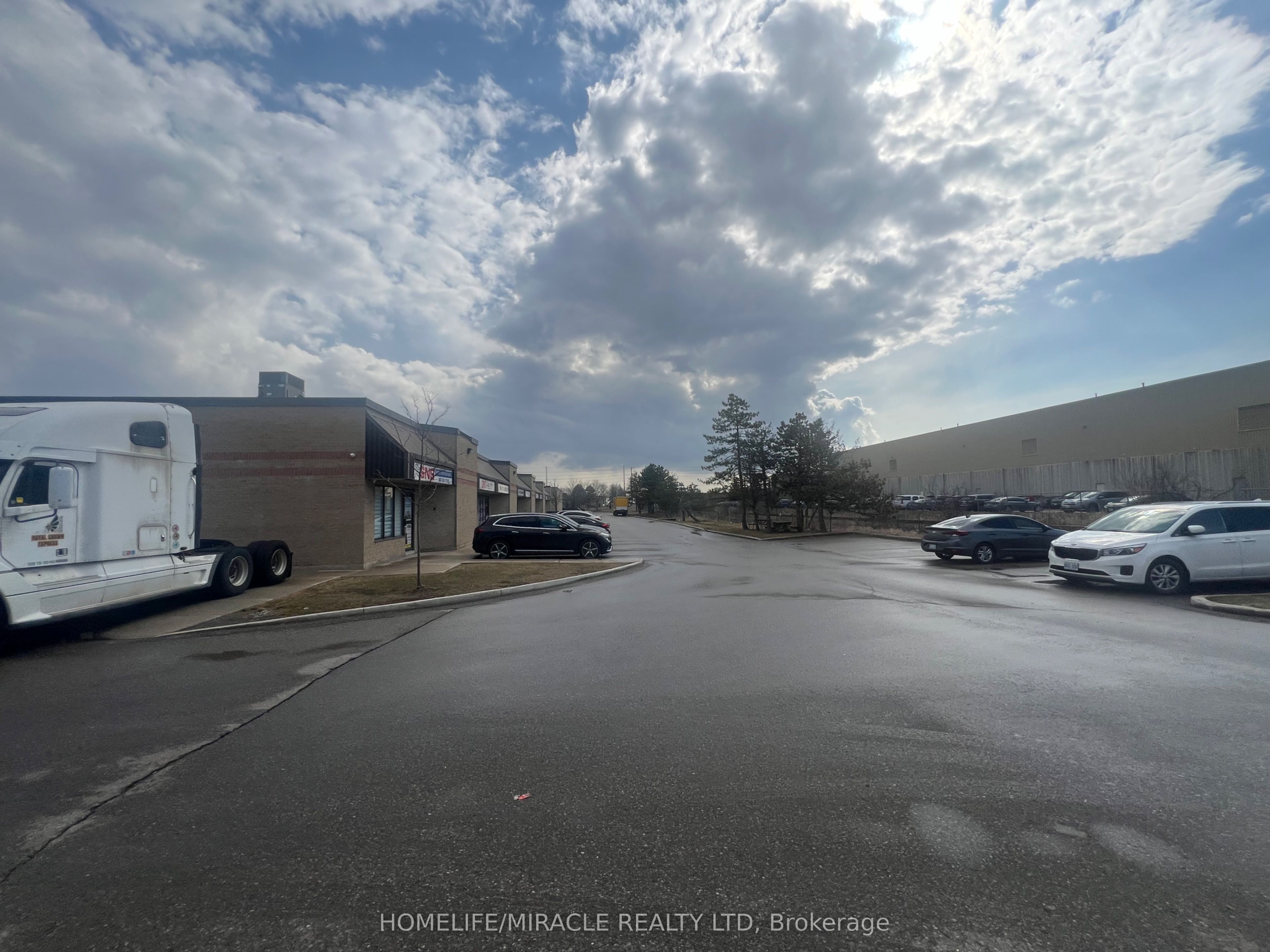 #59 - 2500 Williams Parkway Property Photo 8