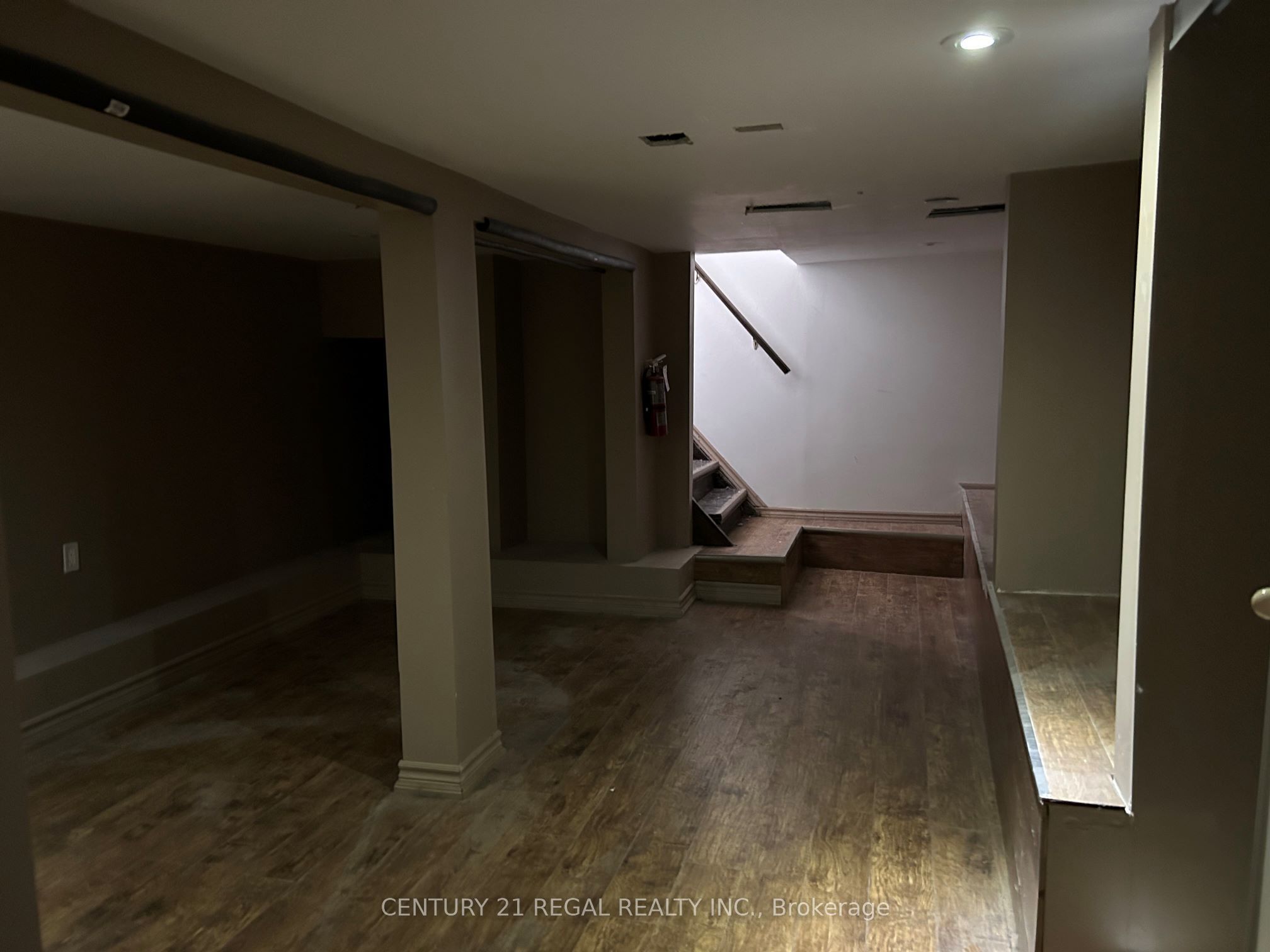 3409 Lake Shore Boulevard W Property Photo 9