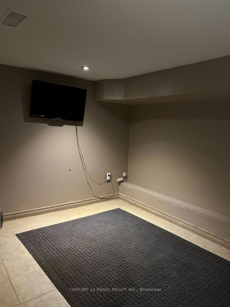 3409 Lake Shore Boulevard W Property Photo 10