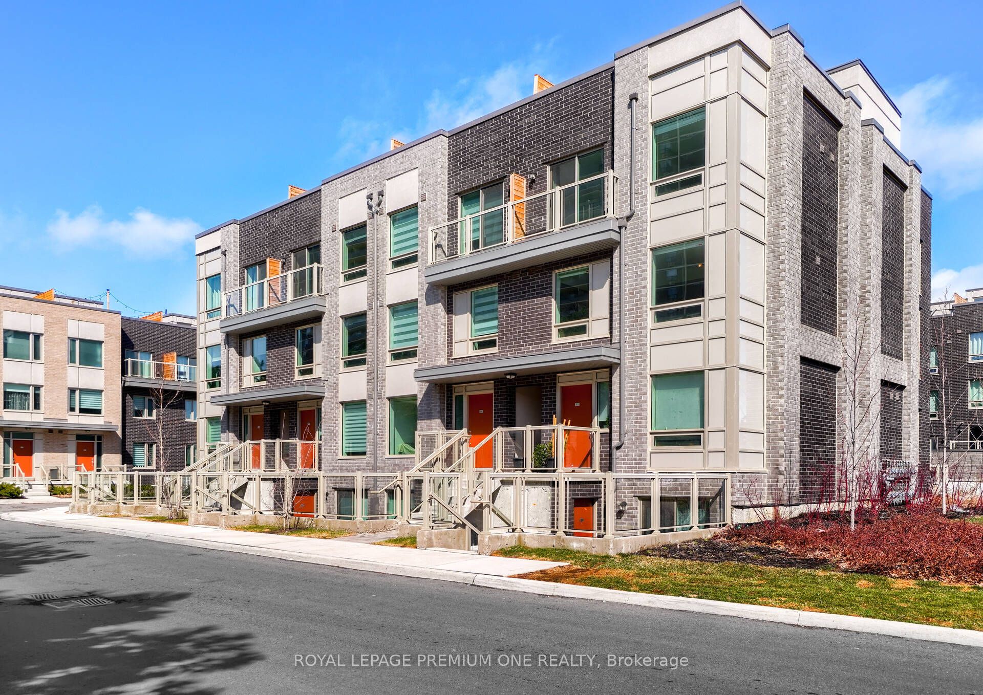 #211 - 3 Applewood Lane Property Photo