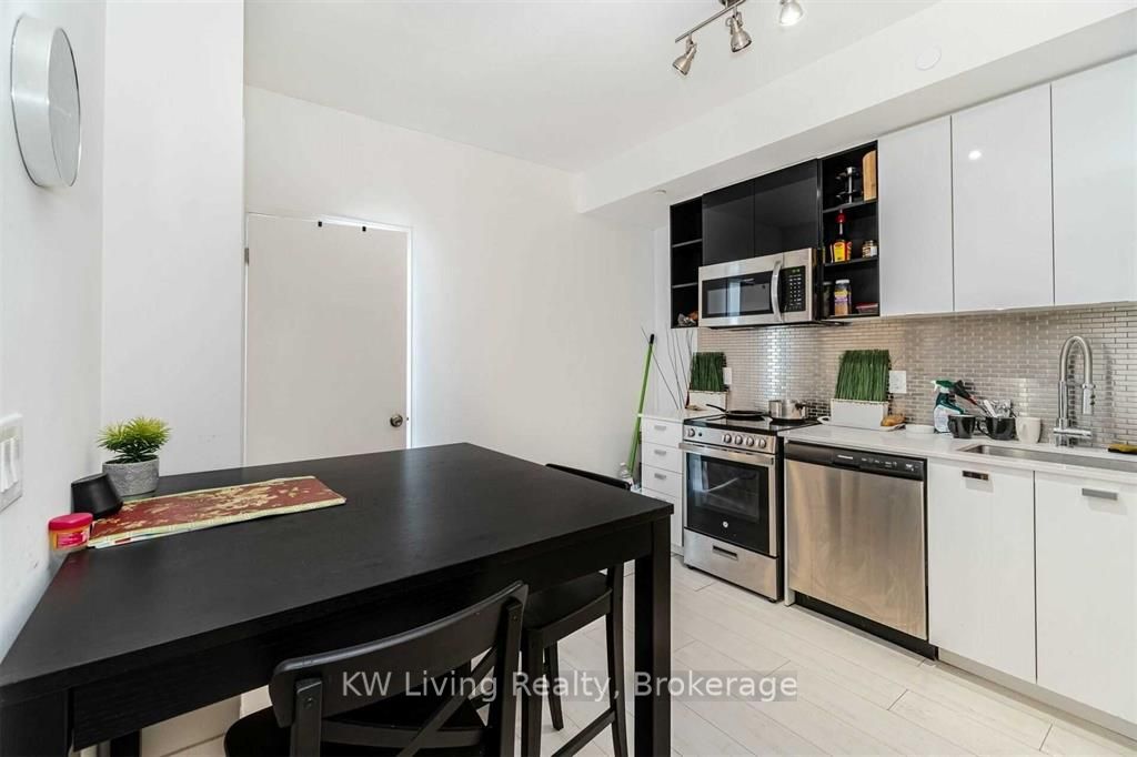 10 De Boers Drive 506 Property Photo 4