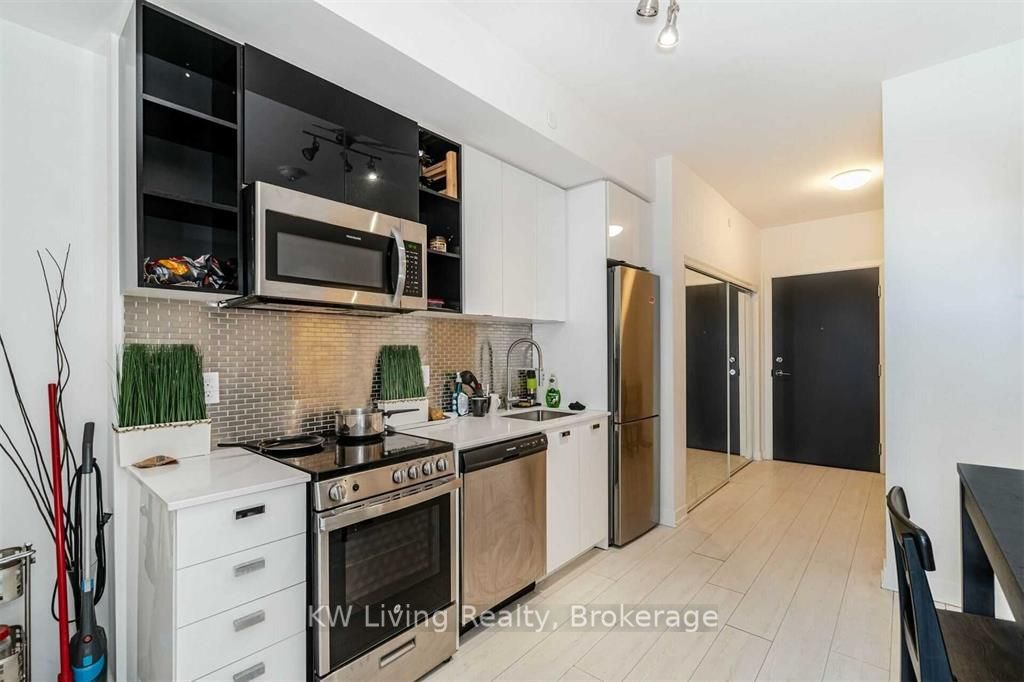 10 De Boers Drive 506 Property Photo 8